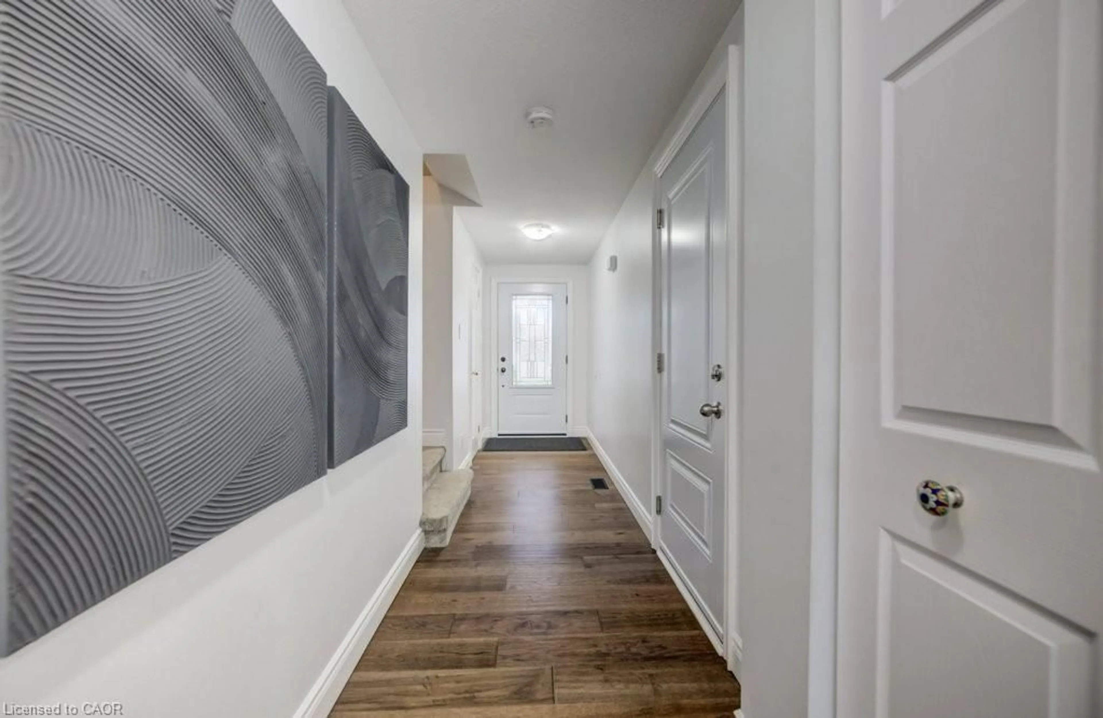 Indoor entryway for 255 Highbrook Cres, Kitchener Ontario N2E 3P6