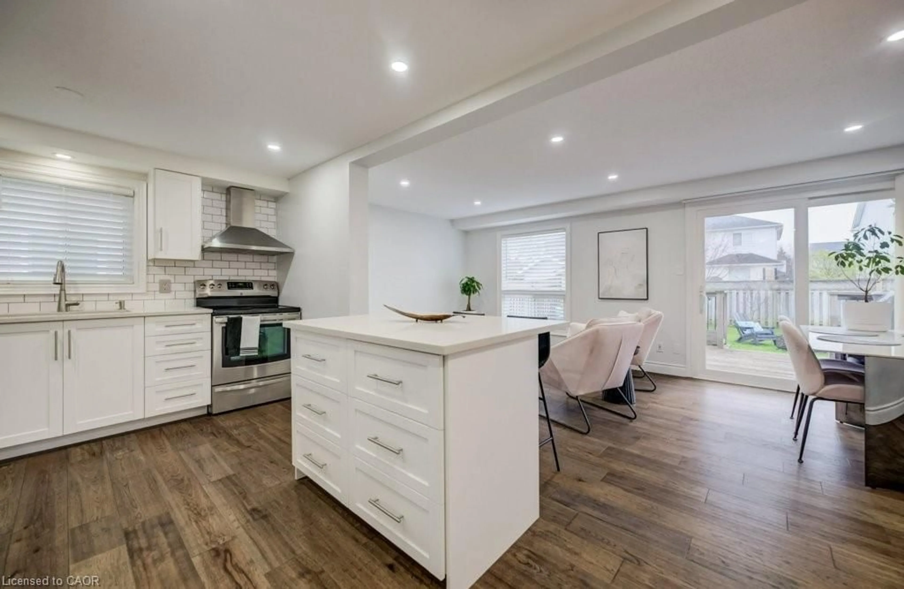 Open concept kitchen, wood/laminate floor for 255 Highbrook Cres, Kitchener Ontario N2E 3P6