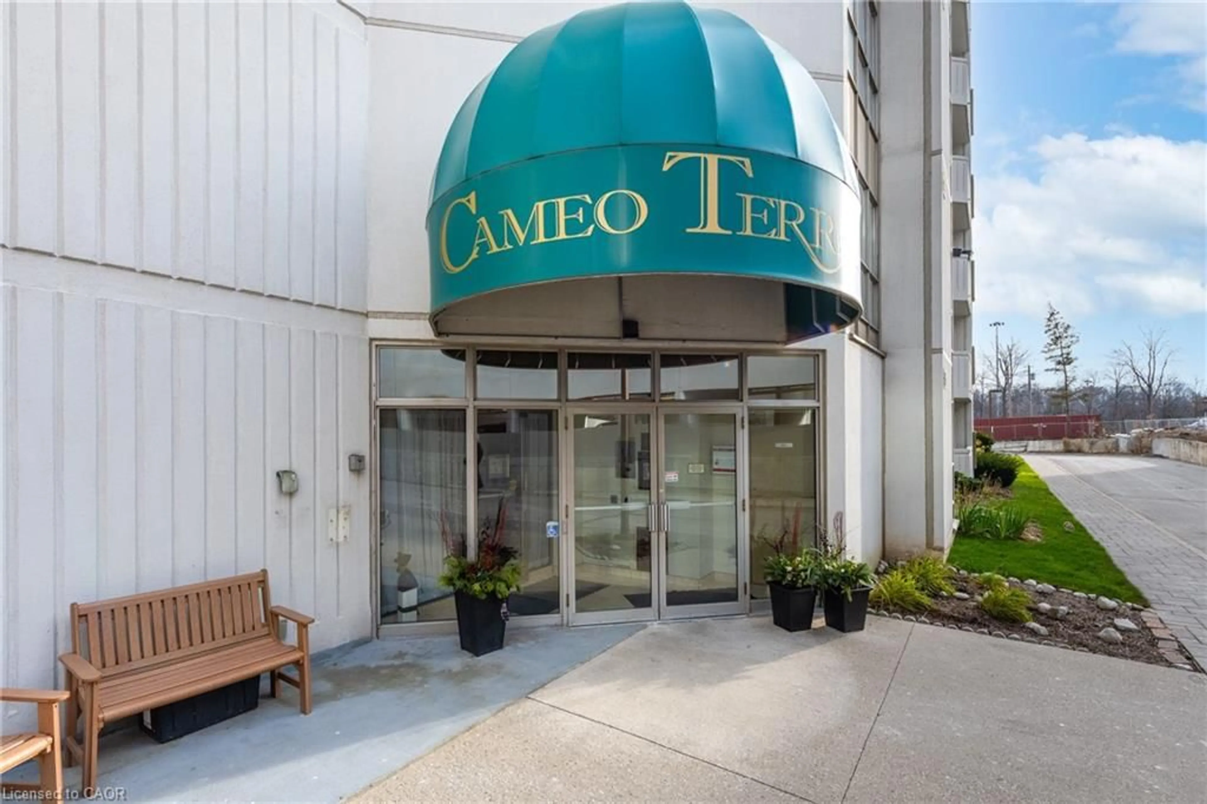 Indoor foyer for 3267 King St #508, Kitchener Ontario N2A 4A4