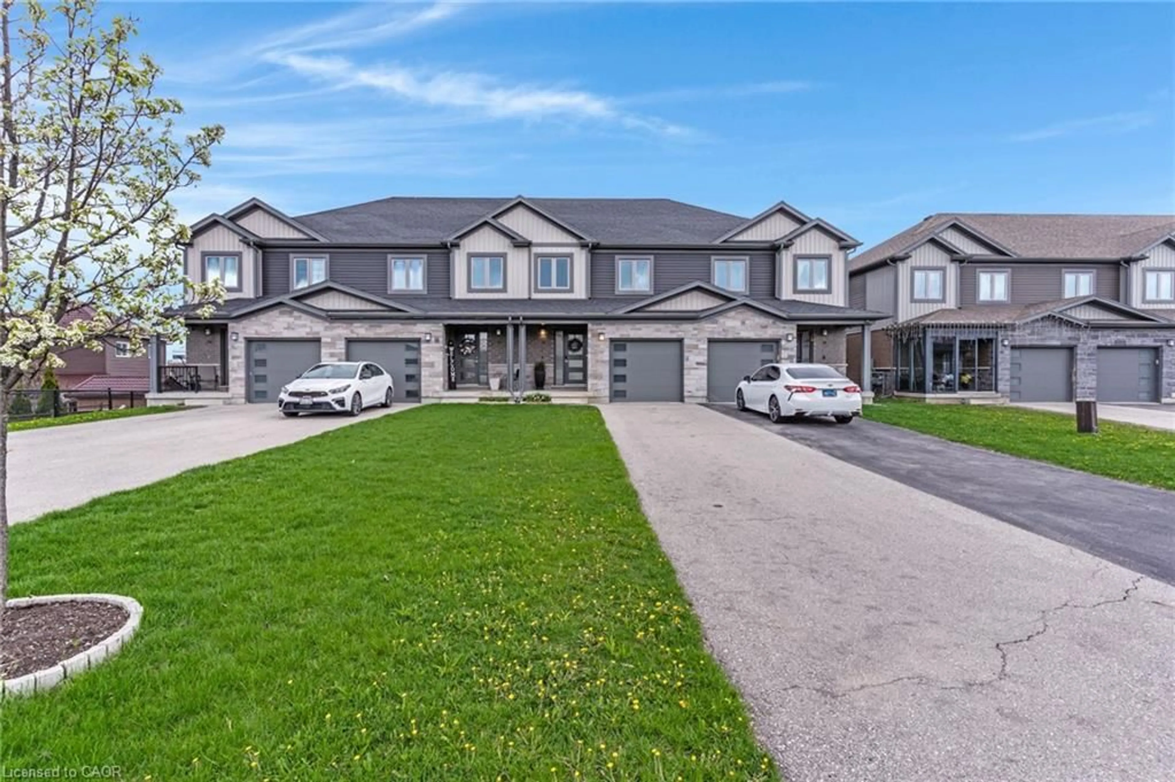 A pic from outside/outdoor area/front of a property/back of a property/a pic from drone, street for 16 Nieson St, Cambridge Ontario N1R 0B9