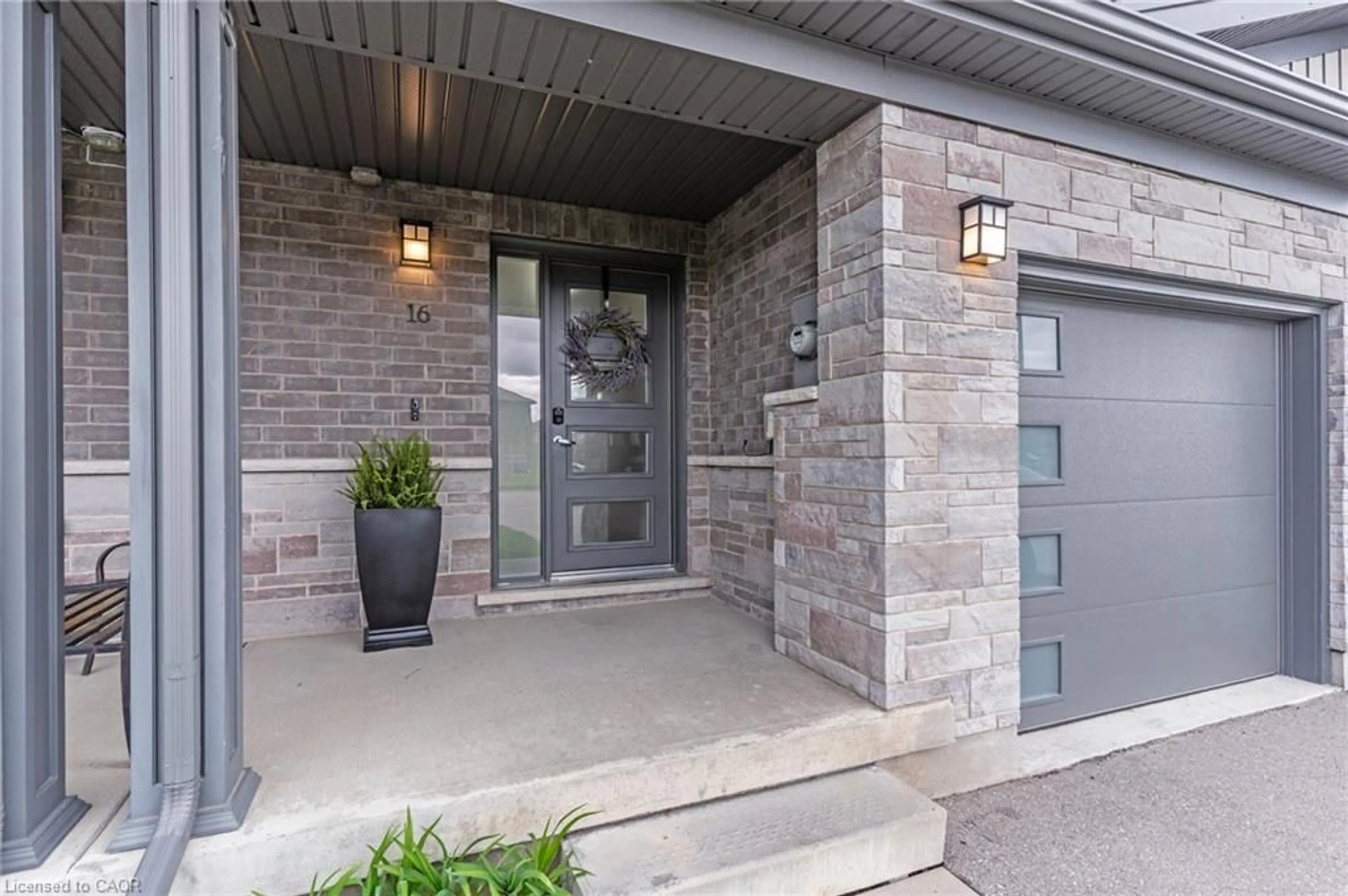 Unknown for 16 Nieson St, Cambridge Ontario N1R 0B9