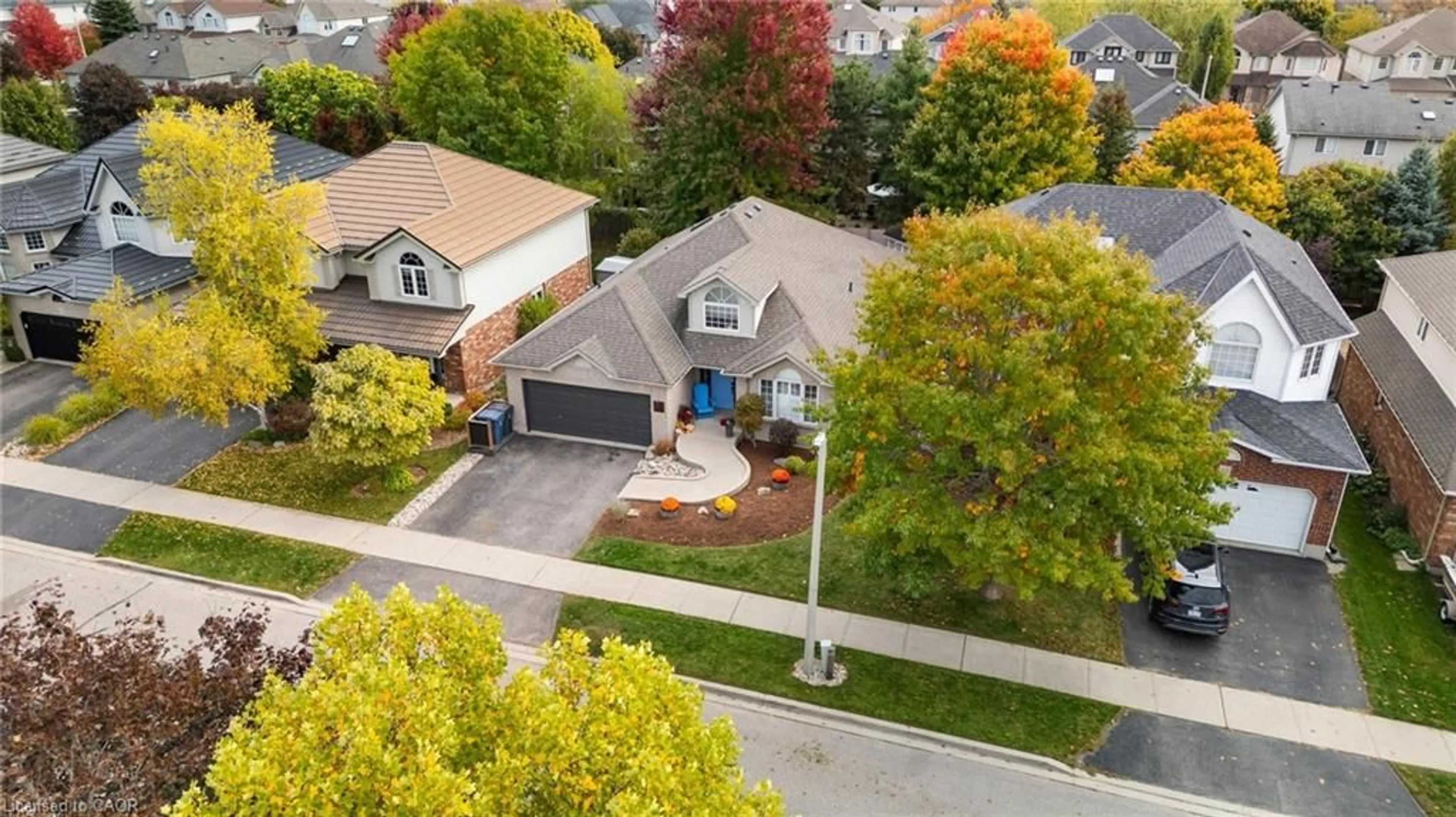 A pic from outside/outdoor area/front of a property/back of a property/a pic from drone, street for 27 Miller St, Guelph Ontario N1L 1P2