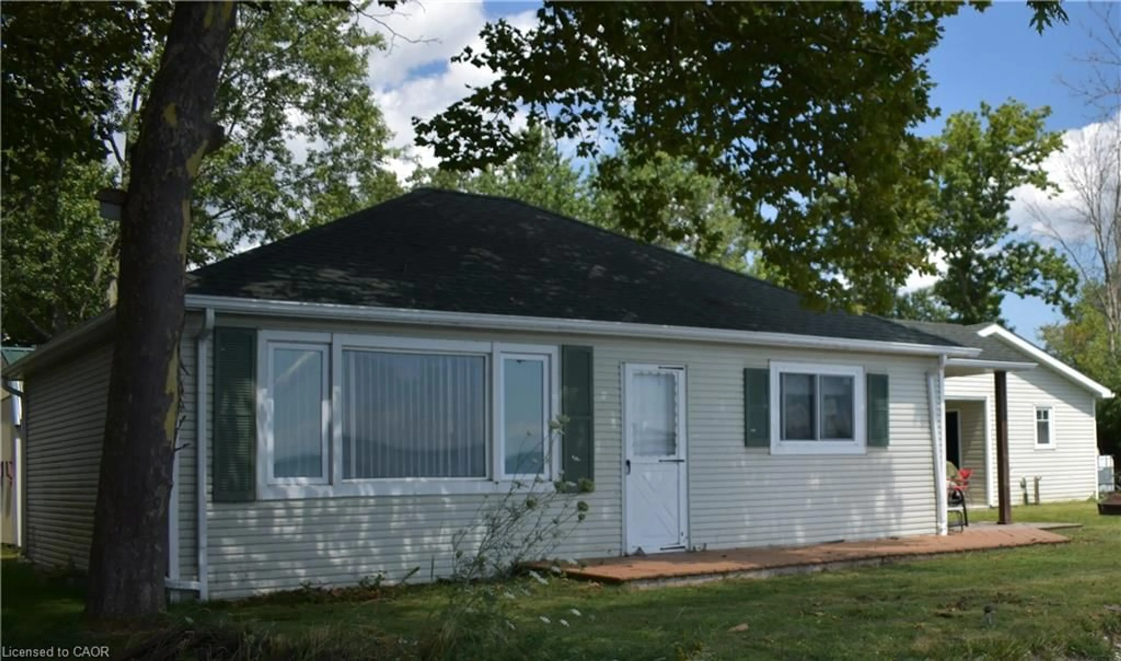 Home with vinyl exterior material, unknown for 3 Horseshoe Bay Rd, Dunnville Ontario N1A 2W8