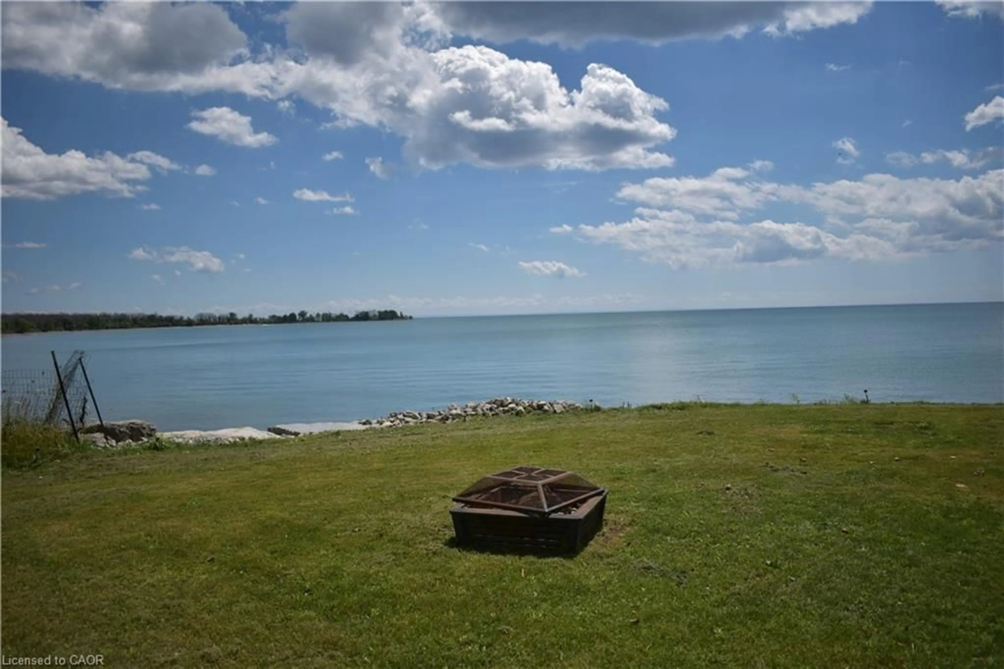 A pic from outside/outdoor area/front of a property/back of a property/a pic from drone, water/lake/river/ocean view for 3 Horseshoe Bay Rd, Dunnville Ontario N1A 2W8