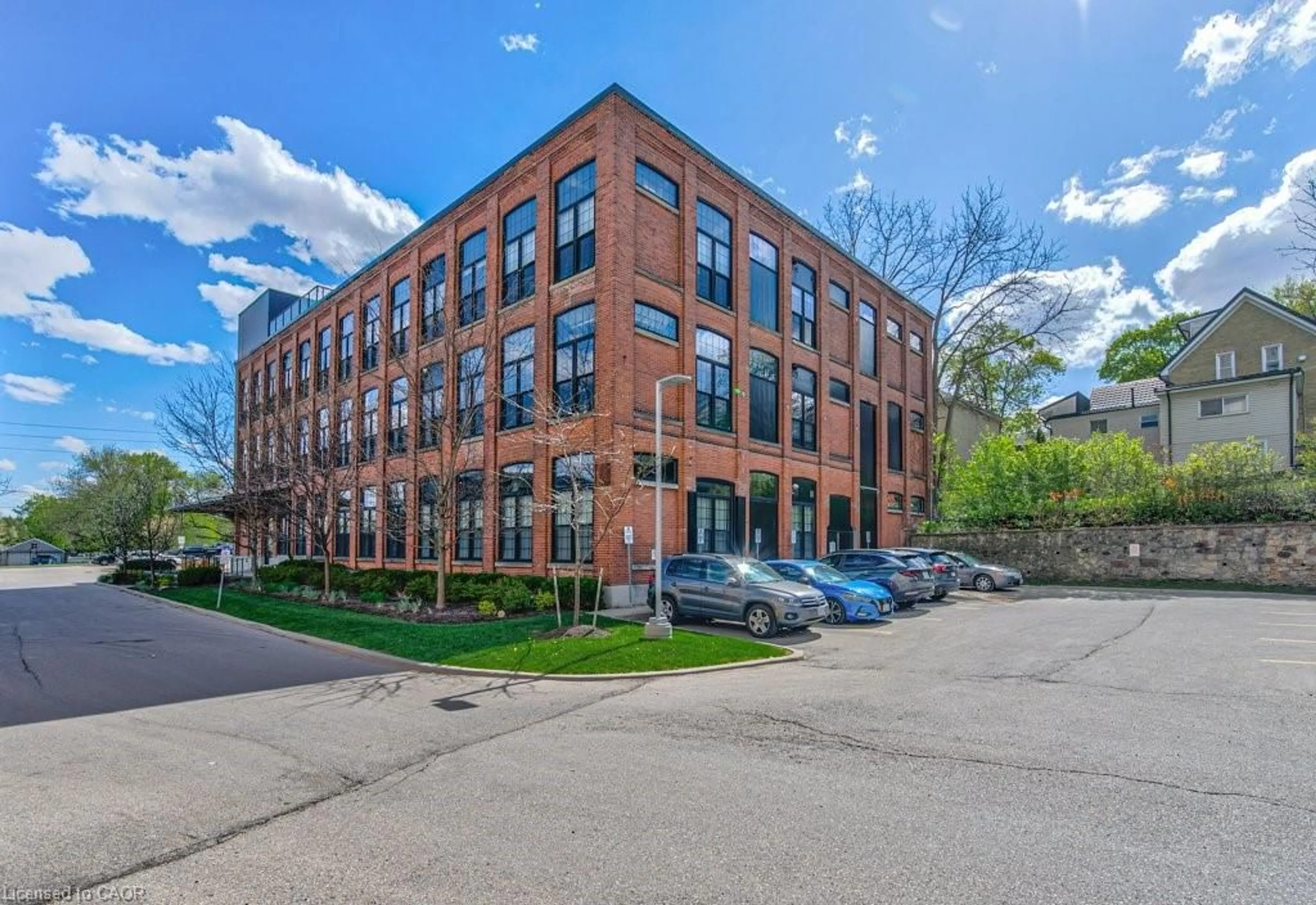 A pic from outside/outdoor area/front of a property/back of a property/a pic from drone, building for 24 Cedar St #101, Cambridge Ontario N1S 0B2