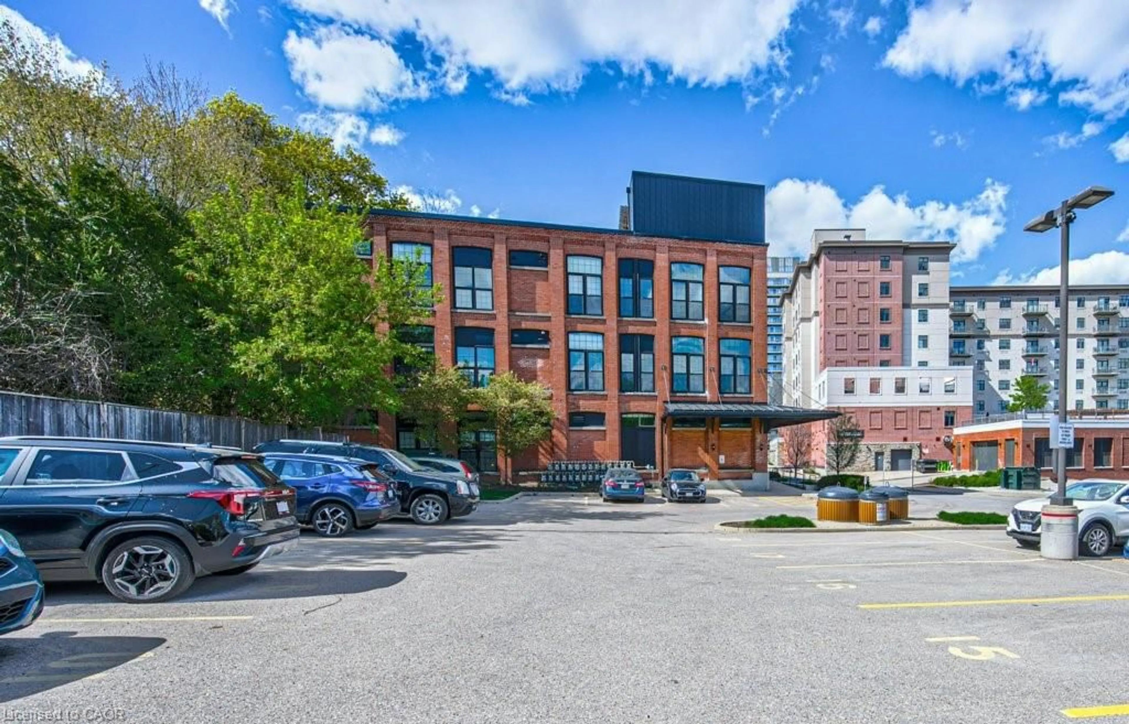 Patio, building for 24 Cedar St #101, Cambridge Ontario N1S 0B2
