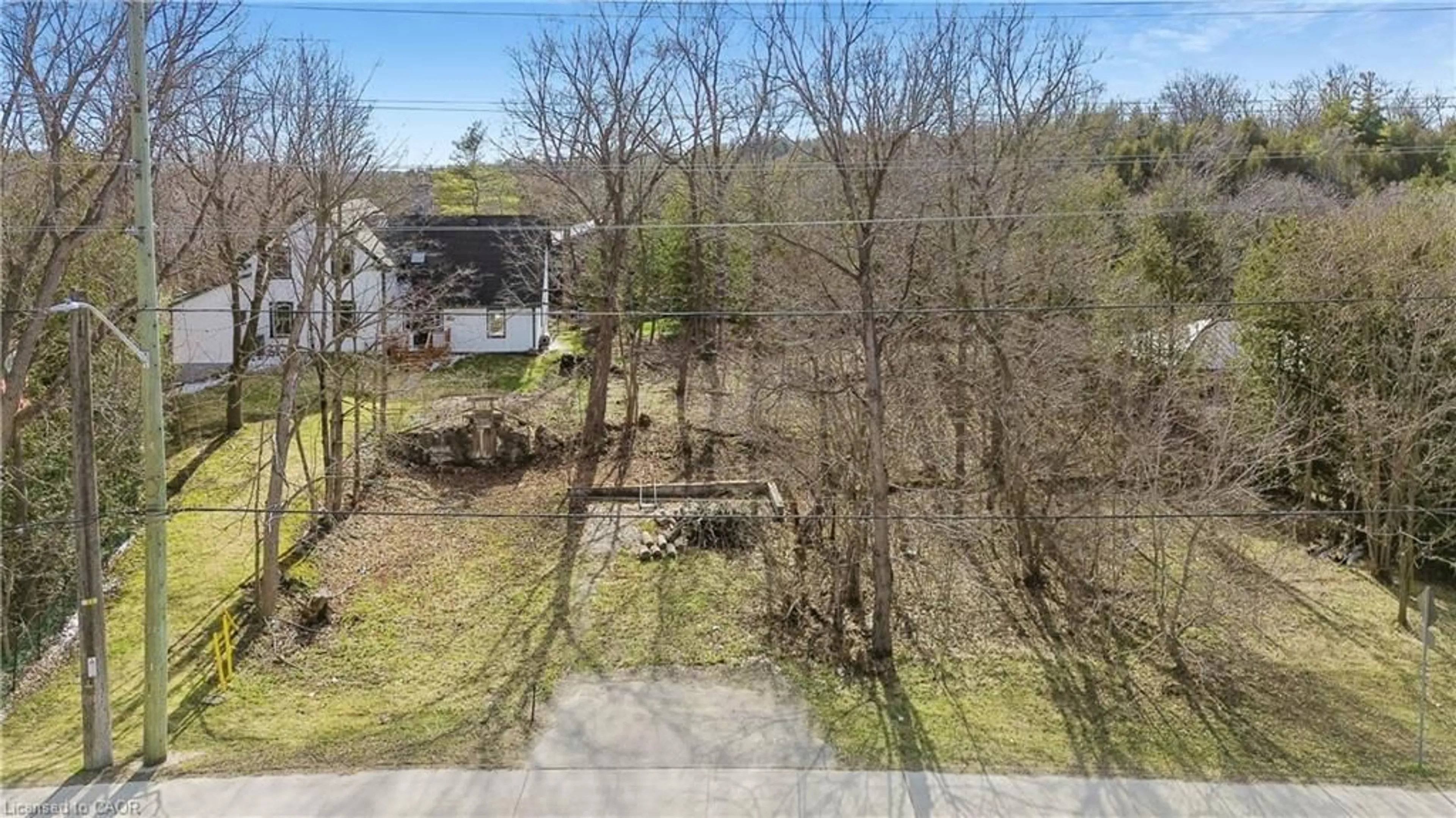 A pic from outside/outdoor area/front of a property/back of a property/a pic from drone, unknown for 285 Main St, Rockwood Ontario N0B 2K0
