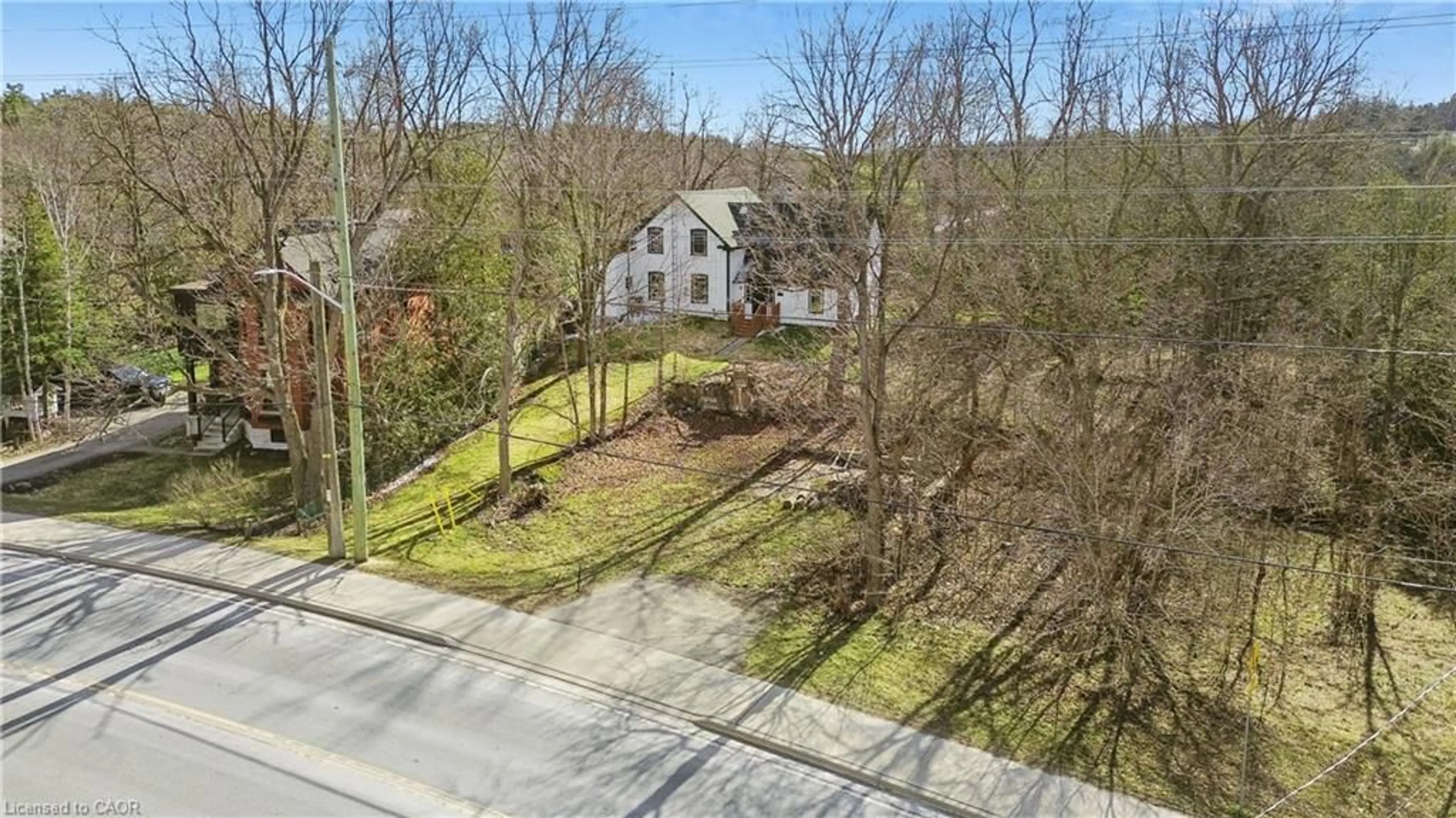 A pic from outside/outdoor area/front of a property/back of a property/a pic from drone, street for 285 Main St, Rockwood Ontario N0B 2K0