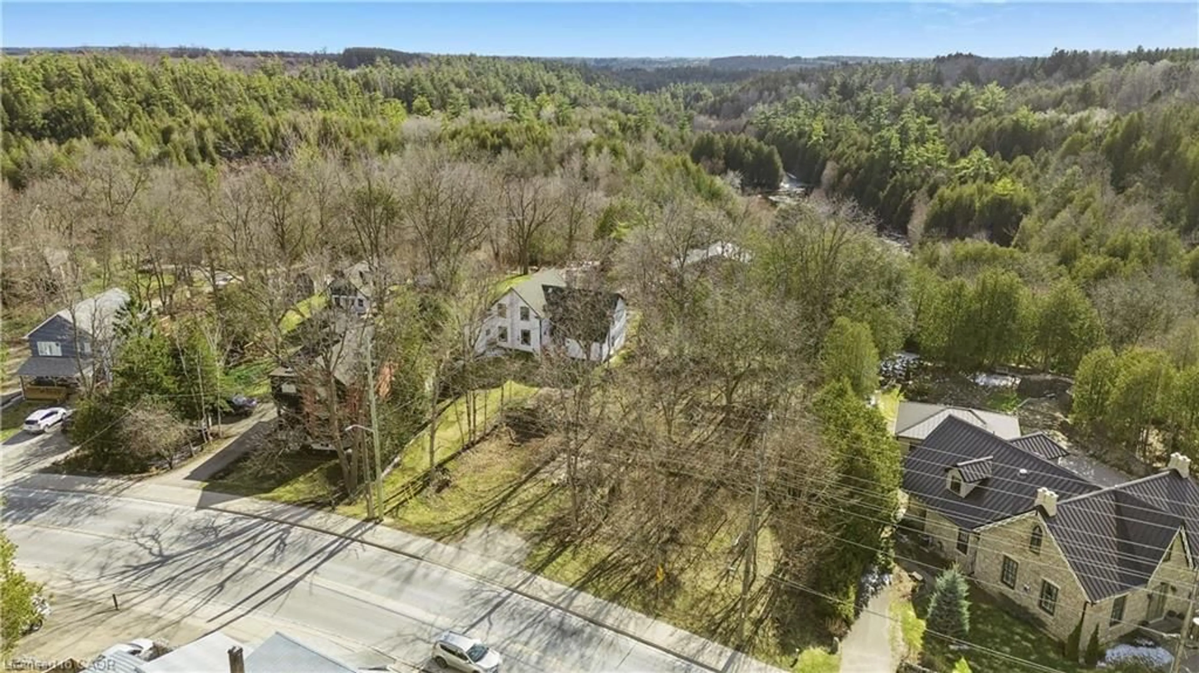 A pic from outside/outdoor area/front of a property/back of a property/a pic from drone, unknown for 285 Main St, Rockwood Ontario N0B 2K0