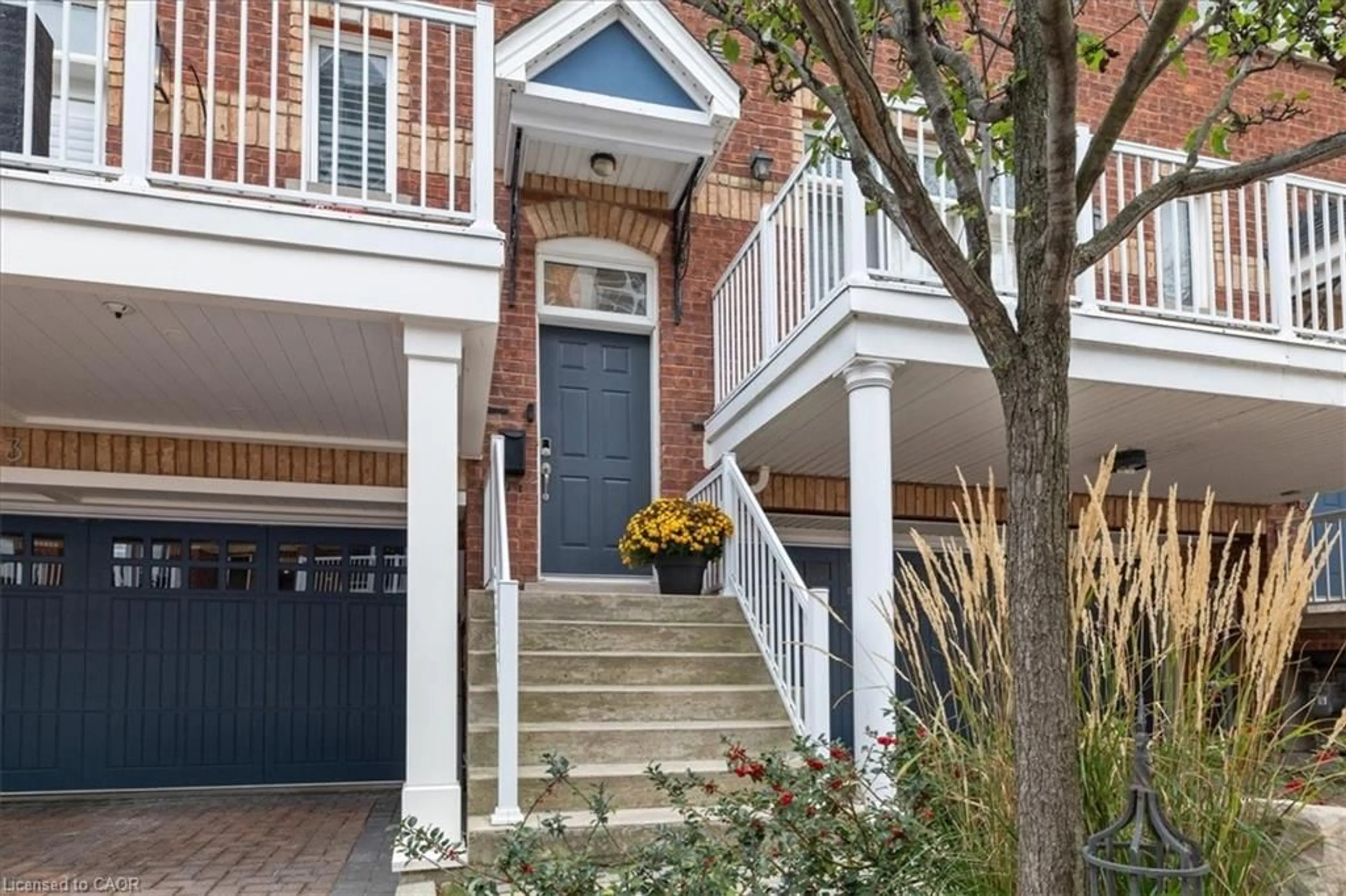 Home with brick exterior material, street for 120 Bronte Rd #3, Oakville Ontario L6L 3C1