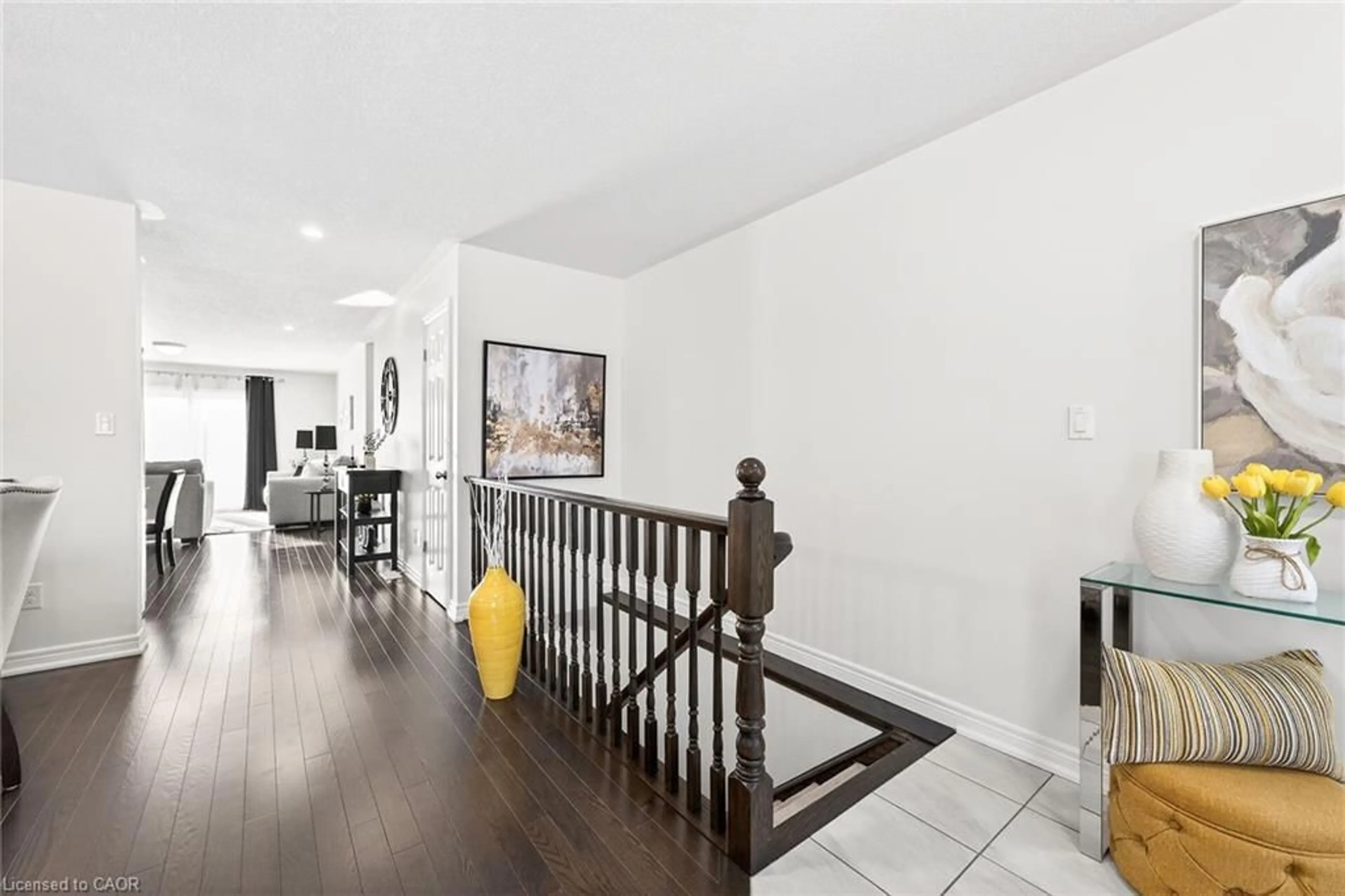 Indoor foyer for 20 Linda Cres, Hagersville Ontario N0A 1H0