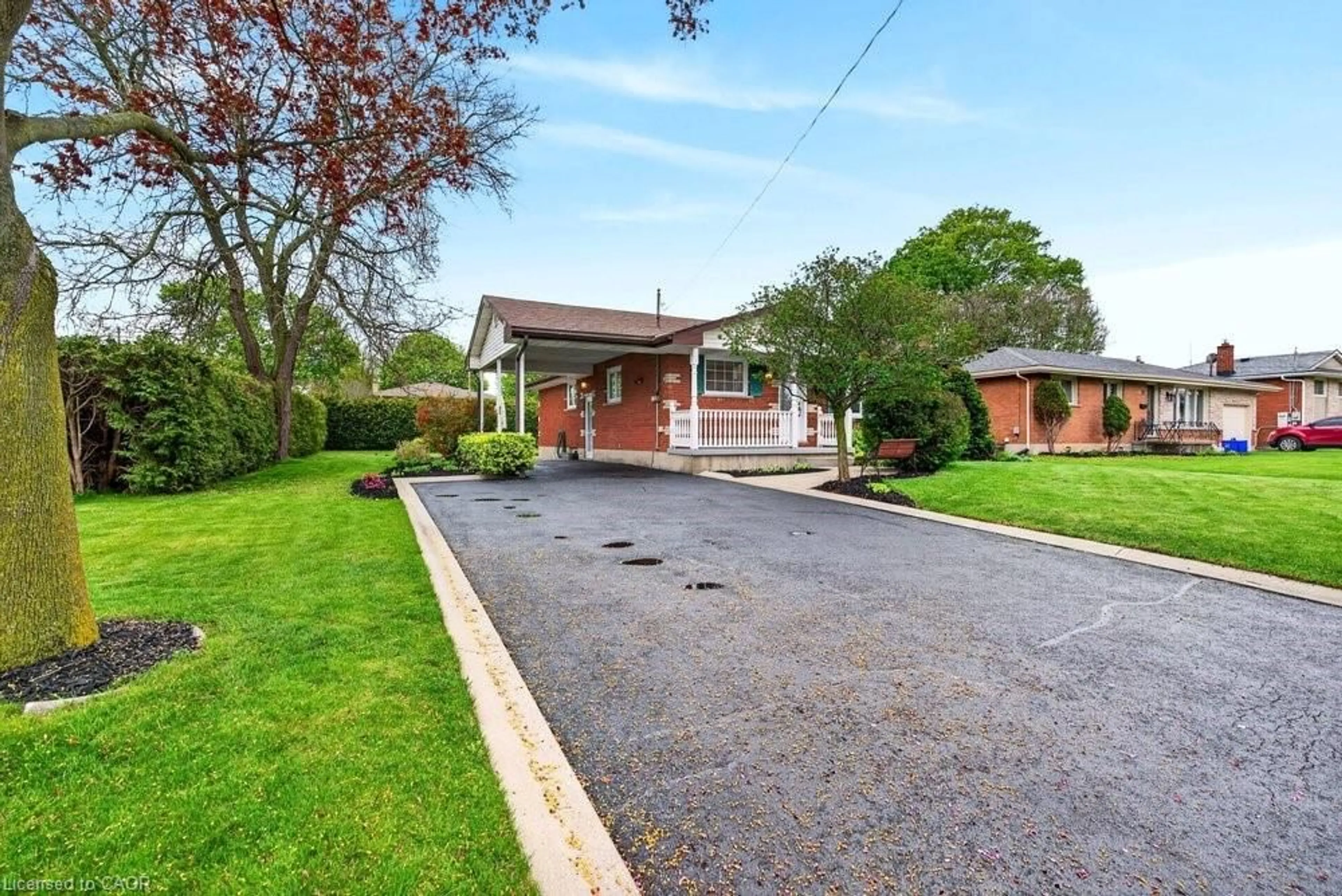 A pic from outside/outdoor area/front of a property/back of a property/a pic from drone, street for 93 Varadi Ave, Brantford Ontario N3R 3N4