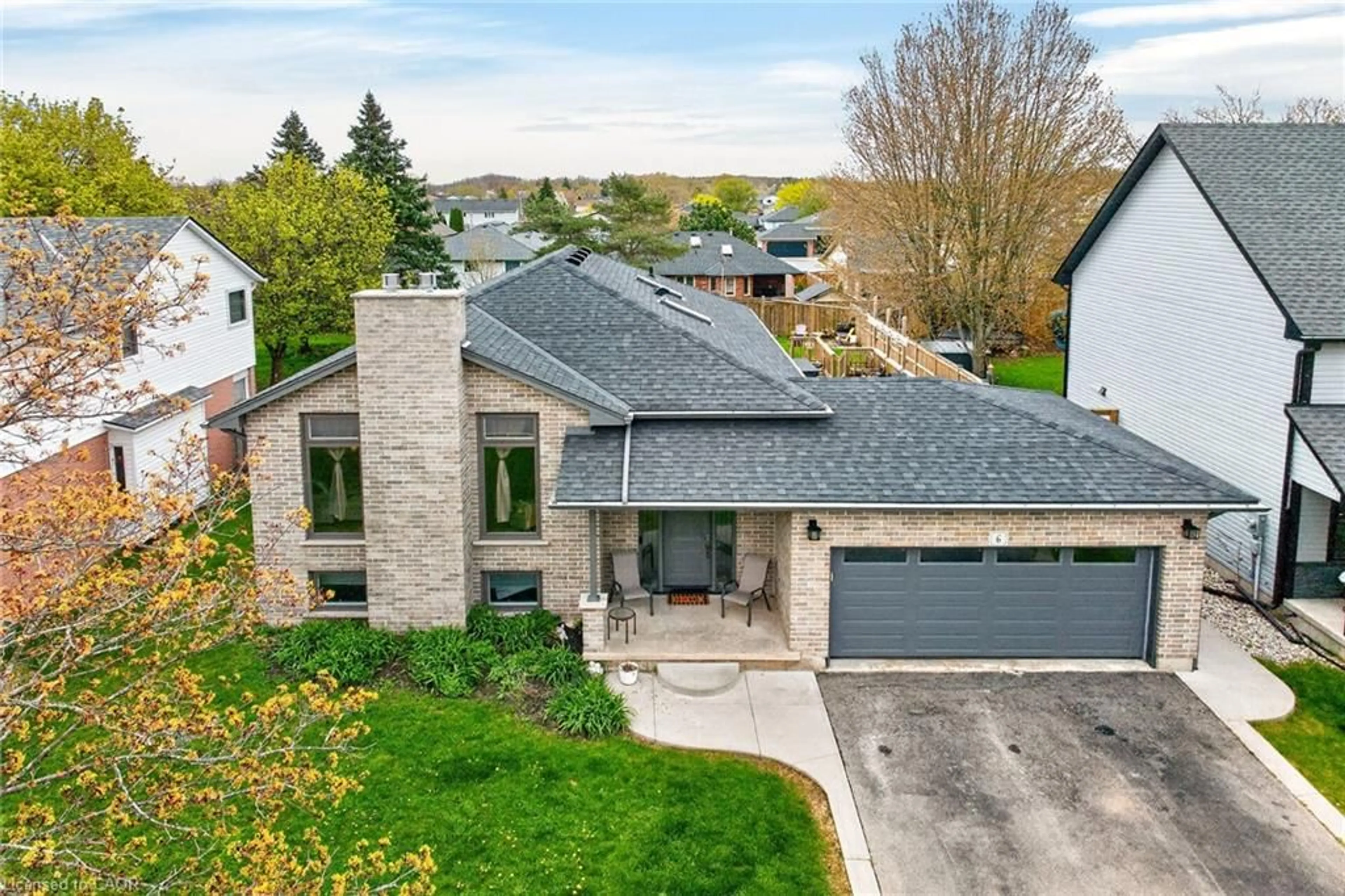 Home with brick exterior material, street for 6 Kintyre Crt, Caledonia Ontario N3W 1G8
