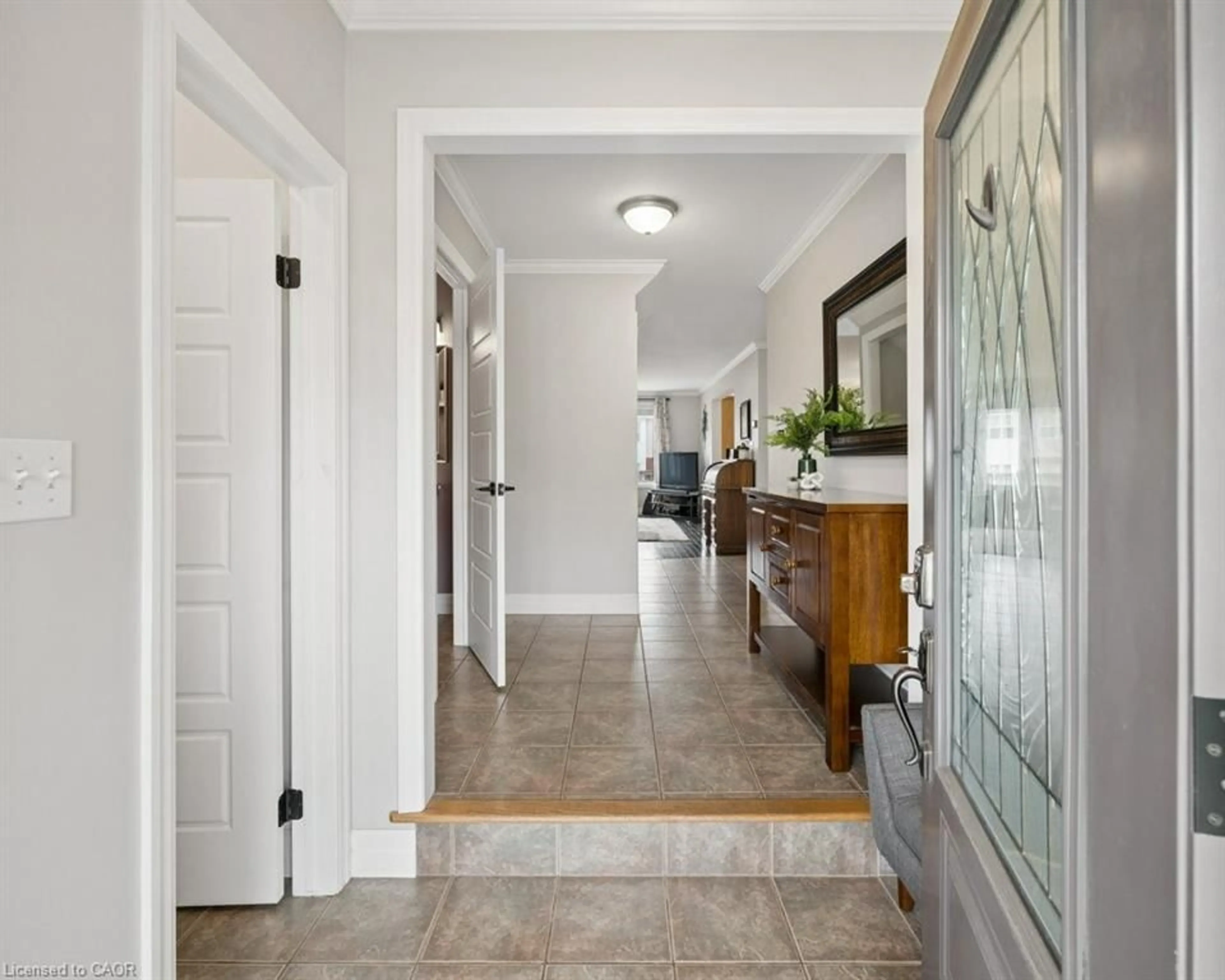 Indoor entryway for 641 Interlaken Dr, Waterloo Ontario N2T 2Y5