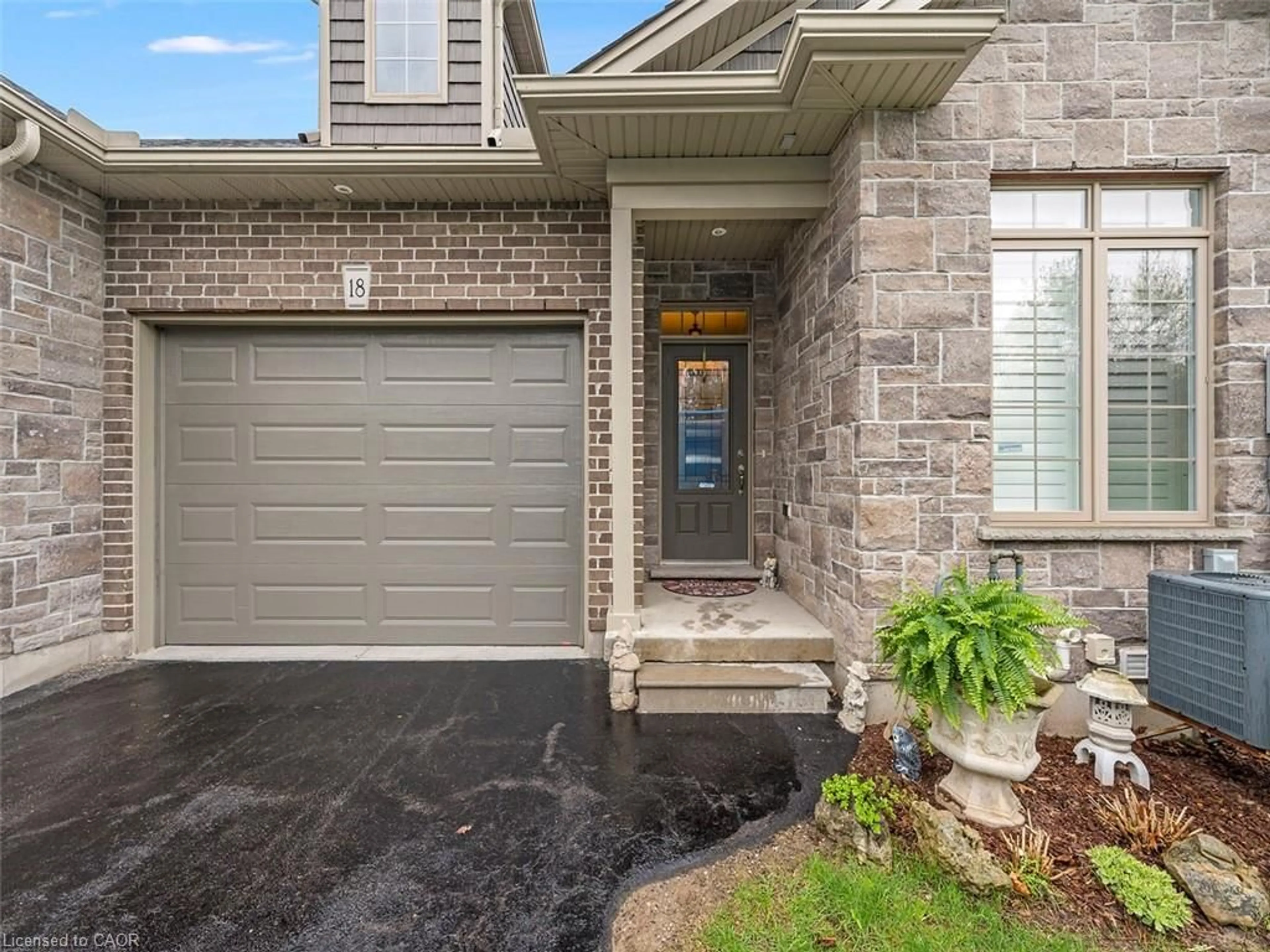 Home with brick exterior material, street for 41 Garden Ave #18, Brantford Ontario N3S 0J1