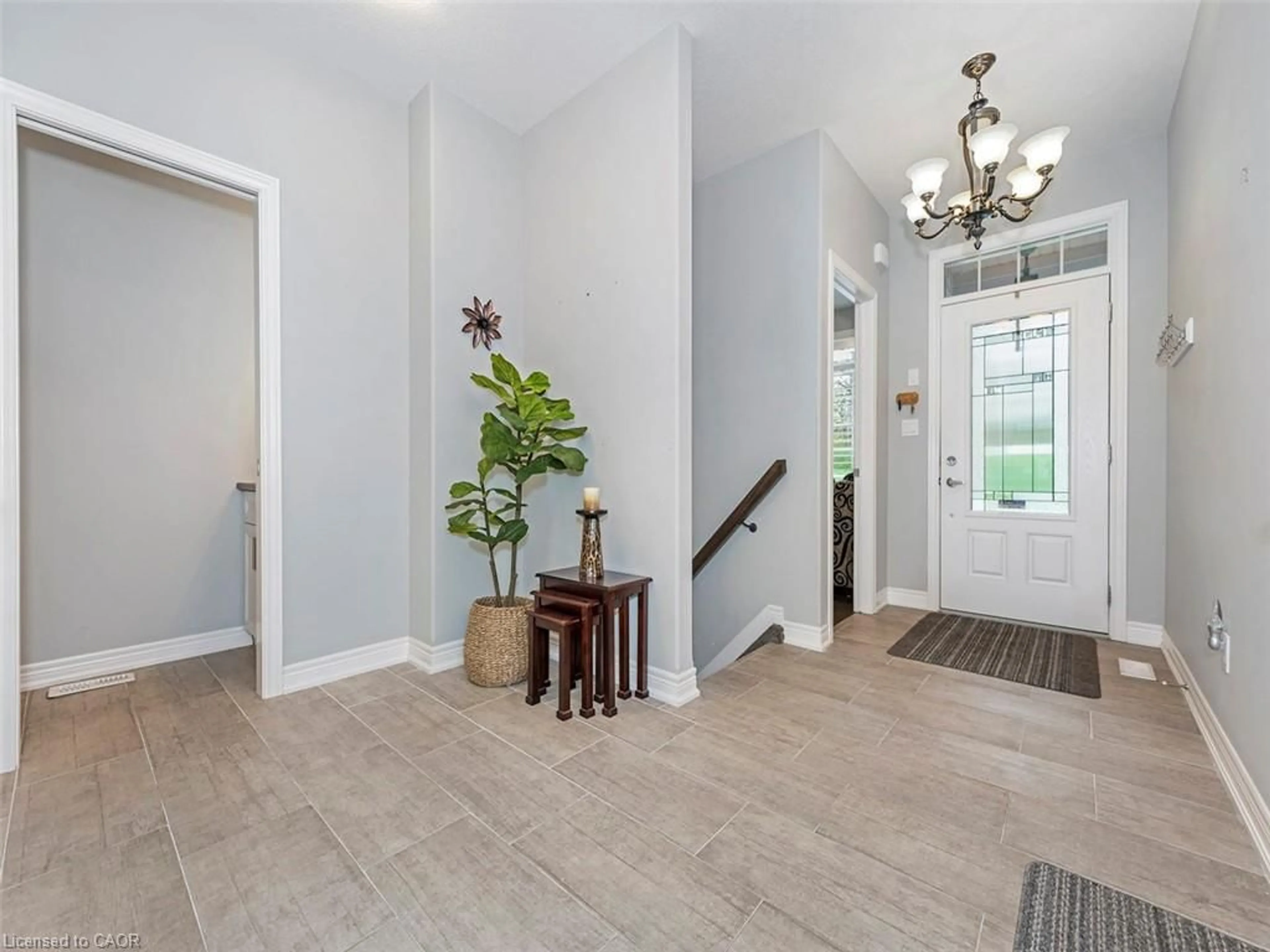 Indoor entryway for 41 Garden Ave #18, Brantford Ontario N3S 0J1