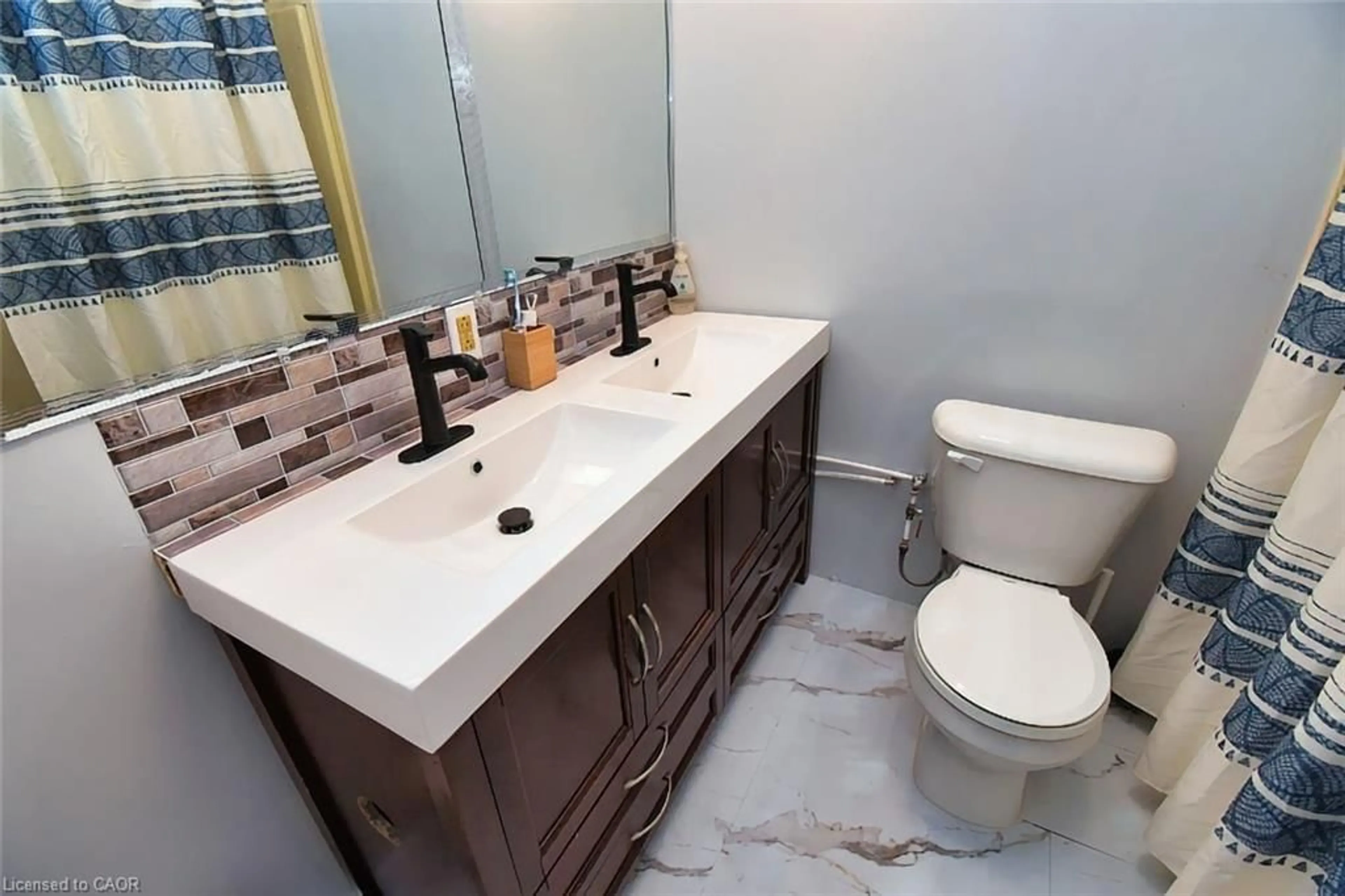 Contemporary bathroom, ceramic/tile floor for 124 Otto Lane, Freelton Ontario L0R 1K0