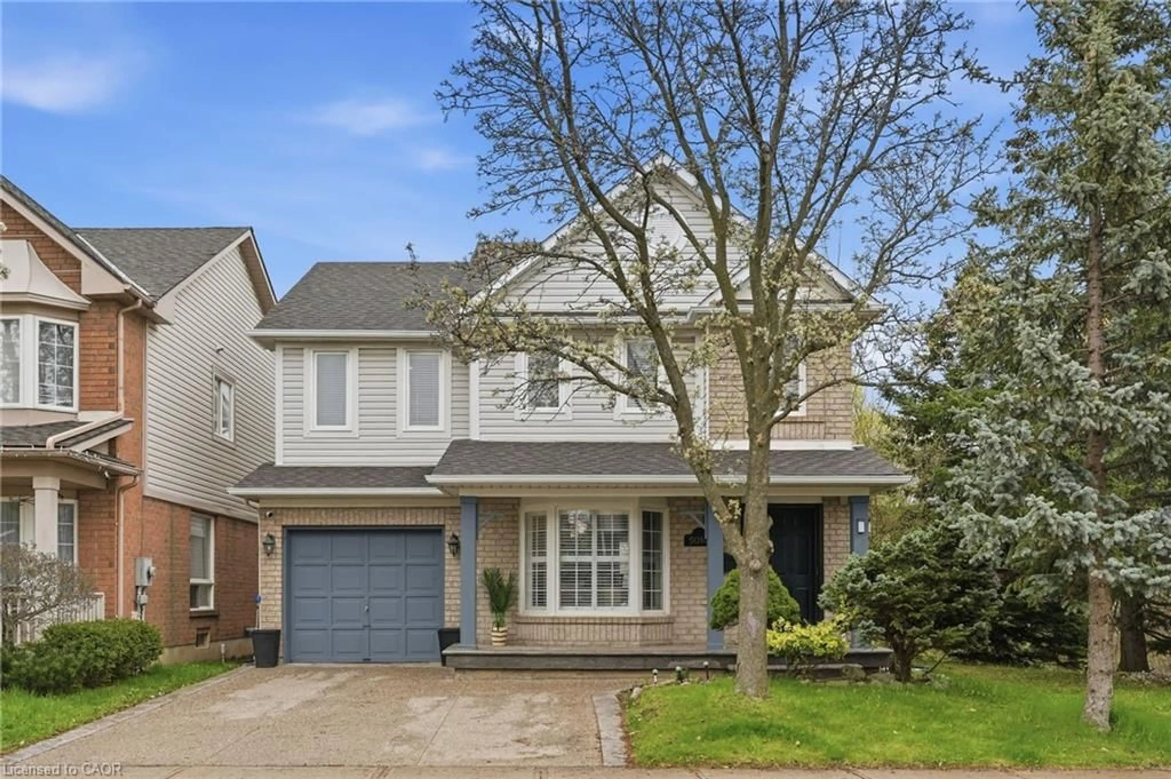 Home with vinyl exterior material, street for 5010 Bunton Cres, Burlington Ontario L7L 6H2