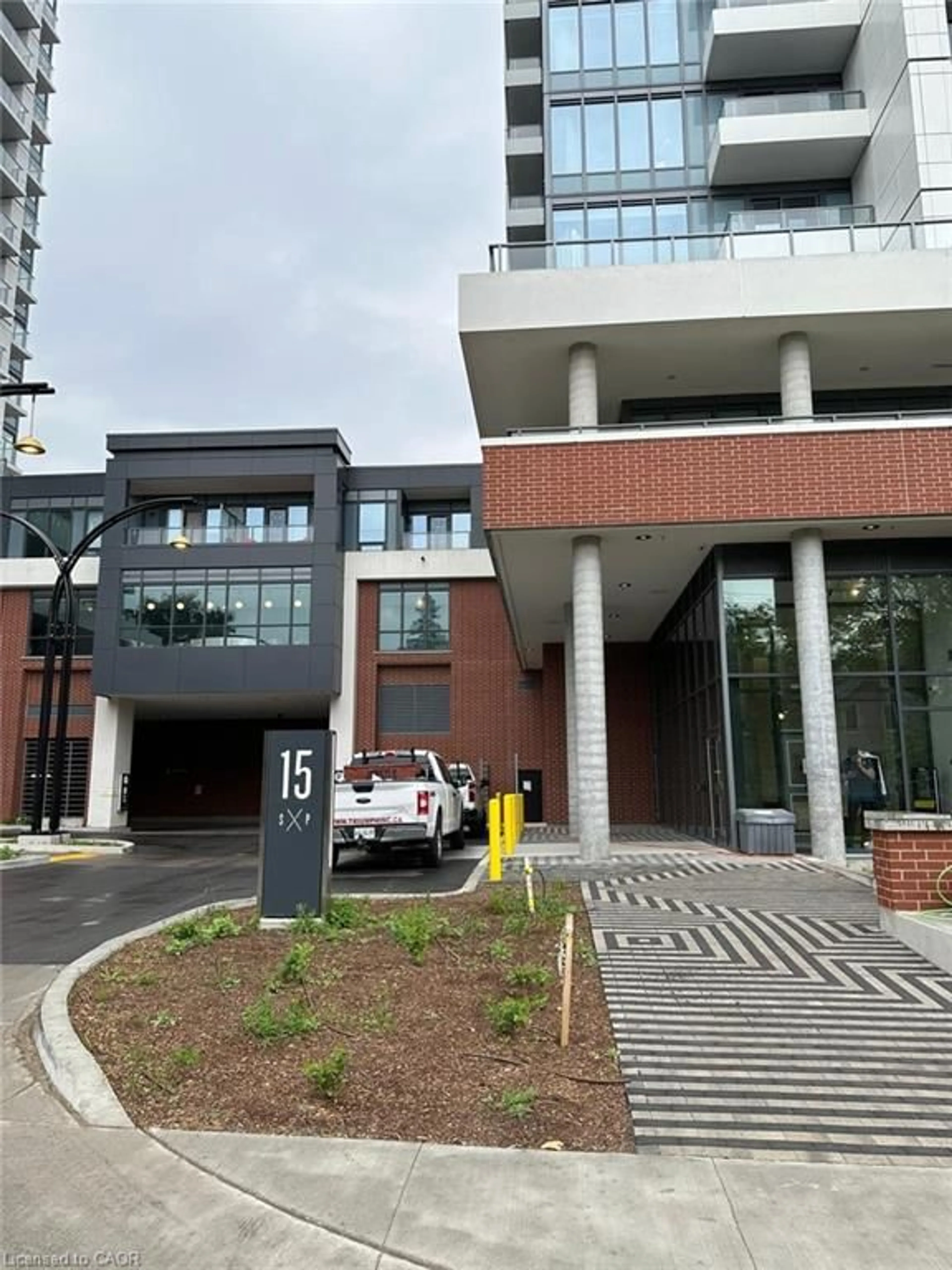Indoor foyer for 15 Wellington St #2612, Kitchener Ontario N2G 0E4