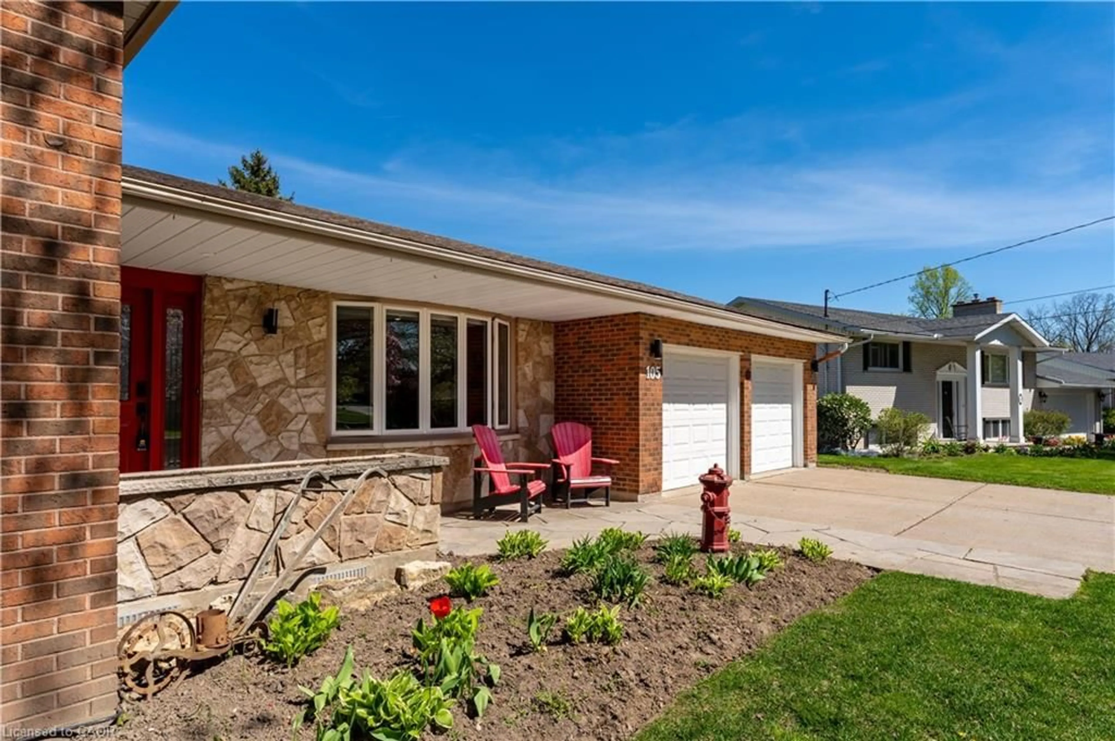 Home with brick exterior material, street for 105 Daleview Dr, Fonthill Ontario L0S 1E0