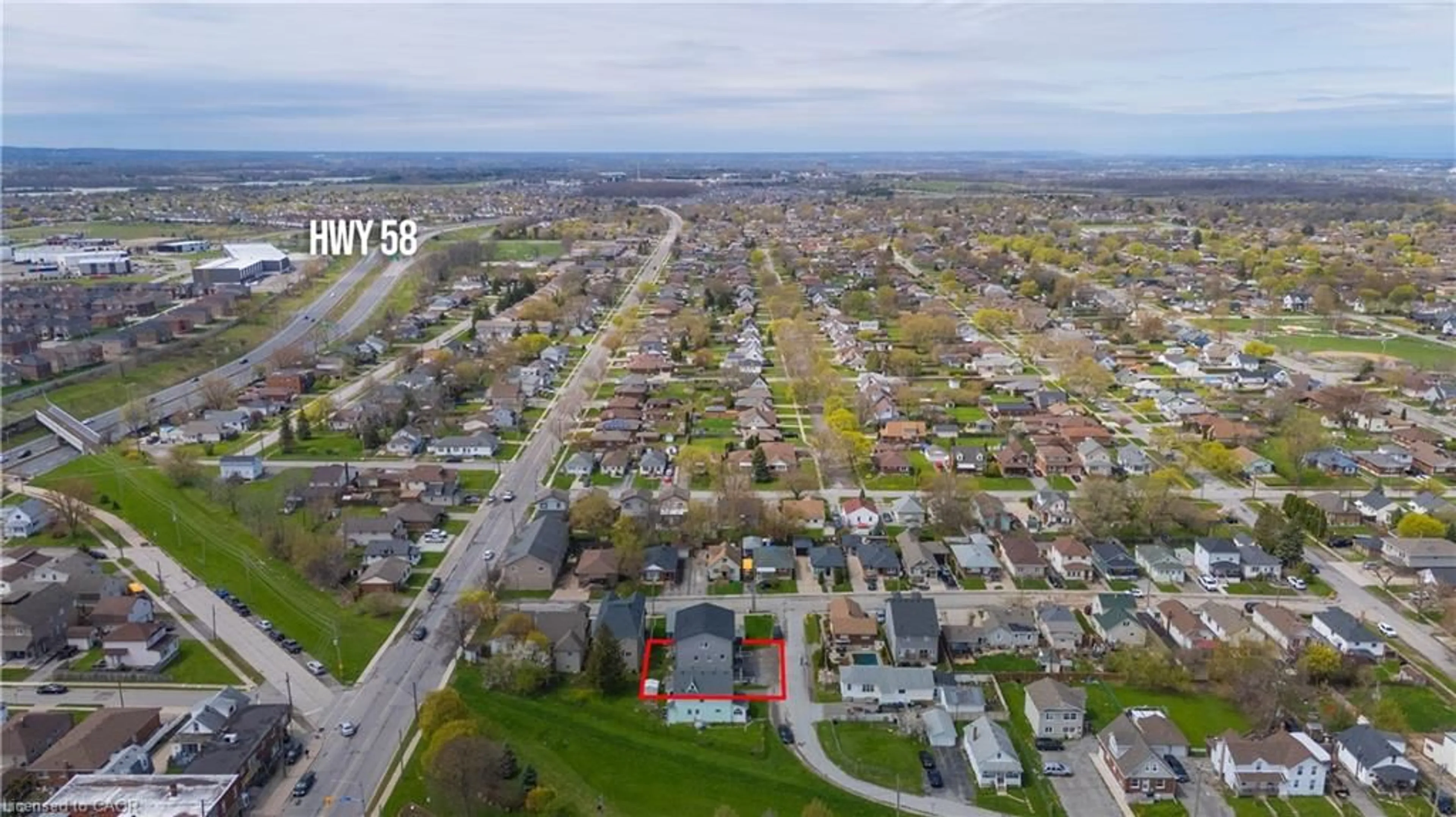 A pic from outside/outdoor area/front of a property/back of a property/a pic from drone, street for 5 Hagar St, Thorold Ontario L2V 3J3