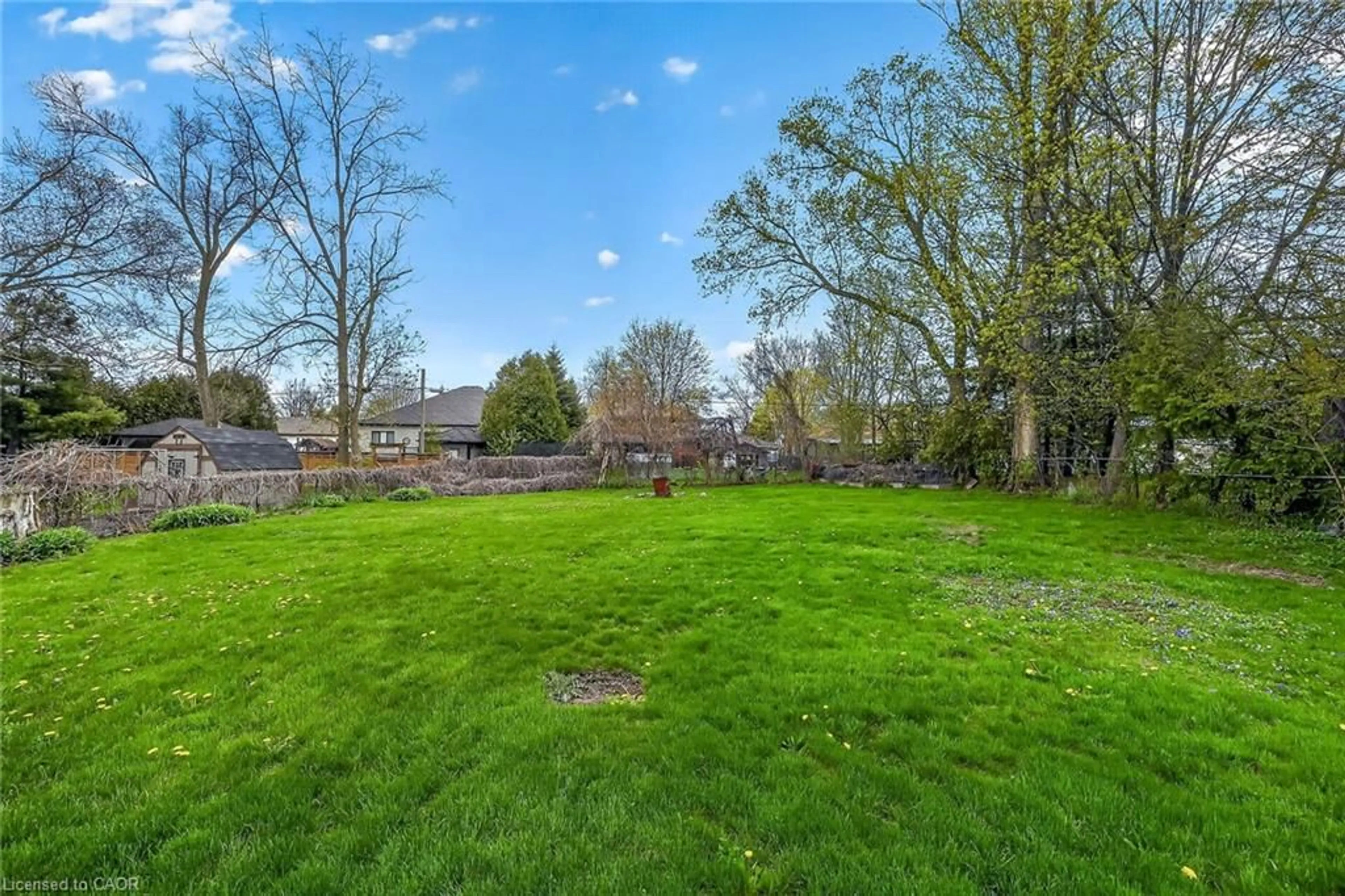 A pic from outside/outdoor area/front of a property/back of a property/a pic from drone, unknown for 186 Seneca Ave, Hamilton Ontario L9B 1M2