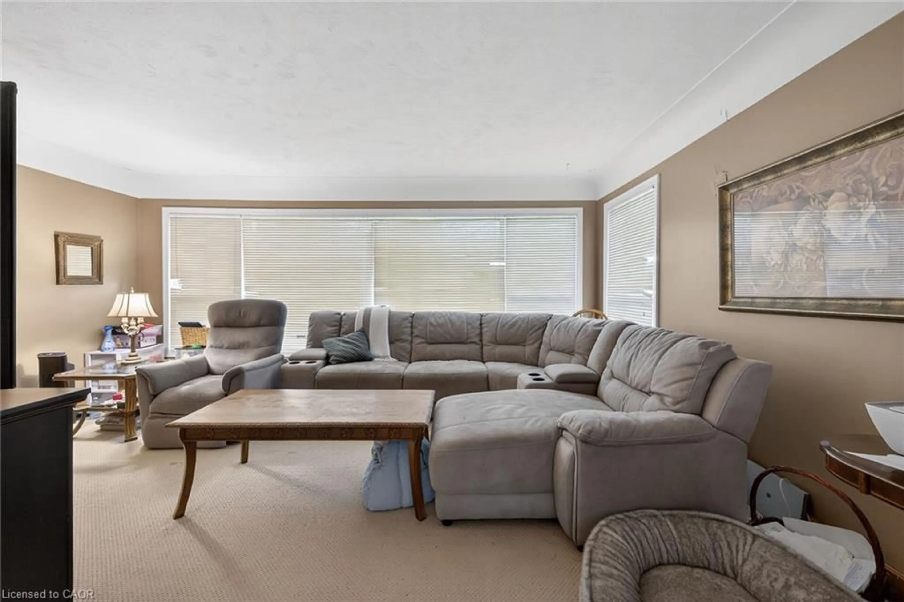 Living room with furniture, unknown for 186 Seneca Ave, Hamilton Ontario L9B 1M2
