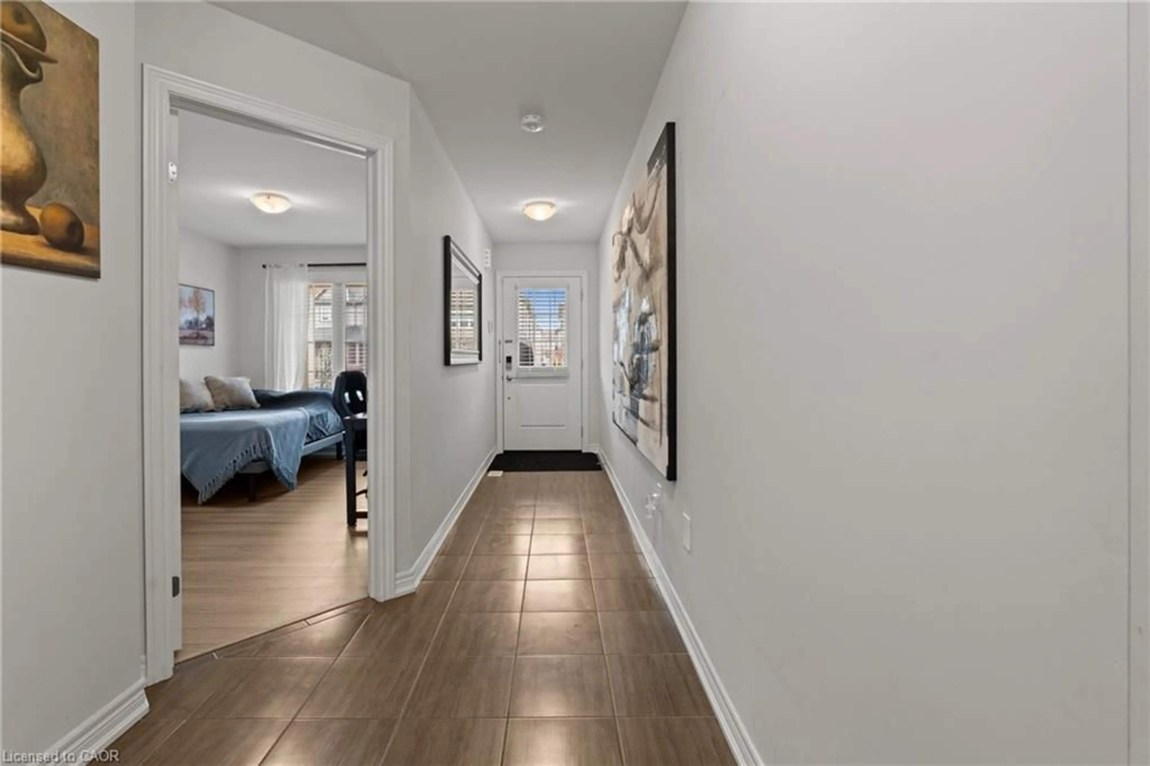 Indoor entryway for 127 Acacia Rd, Fonthill Ontario L0S 1E6