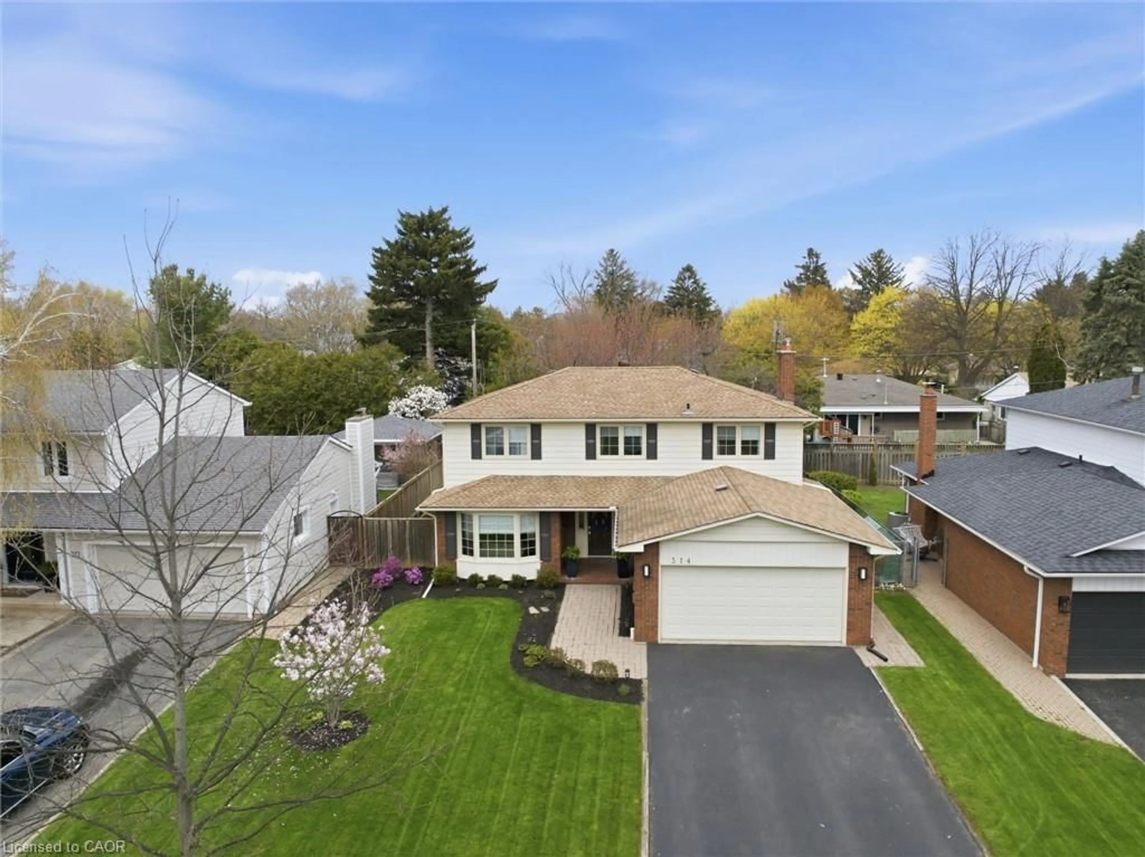 A pic from outside/outdoor area/front of a property/back of a property/a pic from drone, street for 314 Lakeview Ave, Burlington Ontario L7N 1Z1