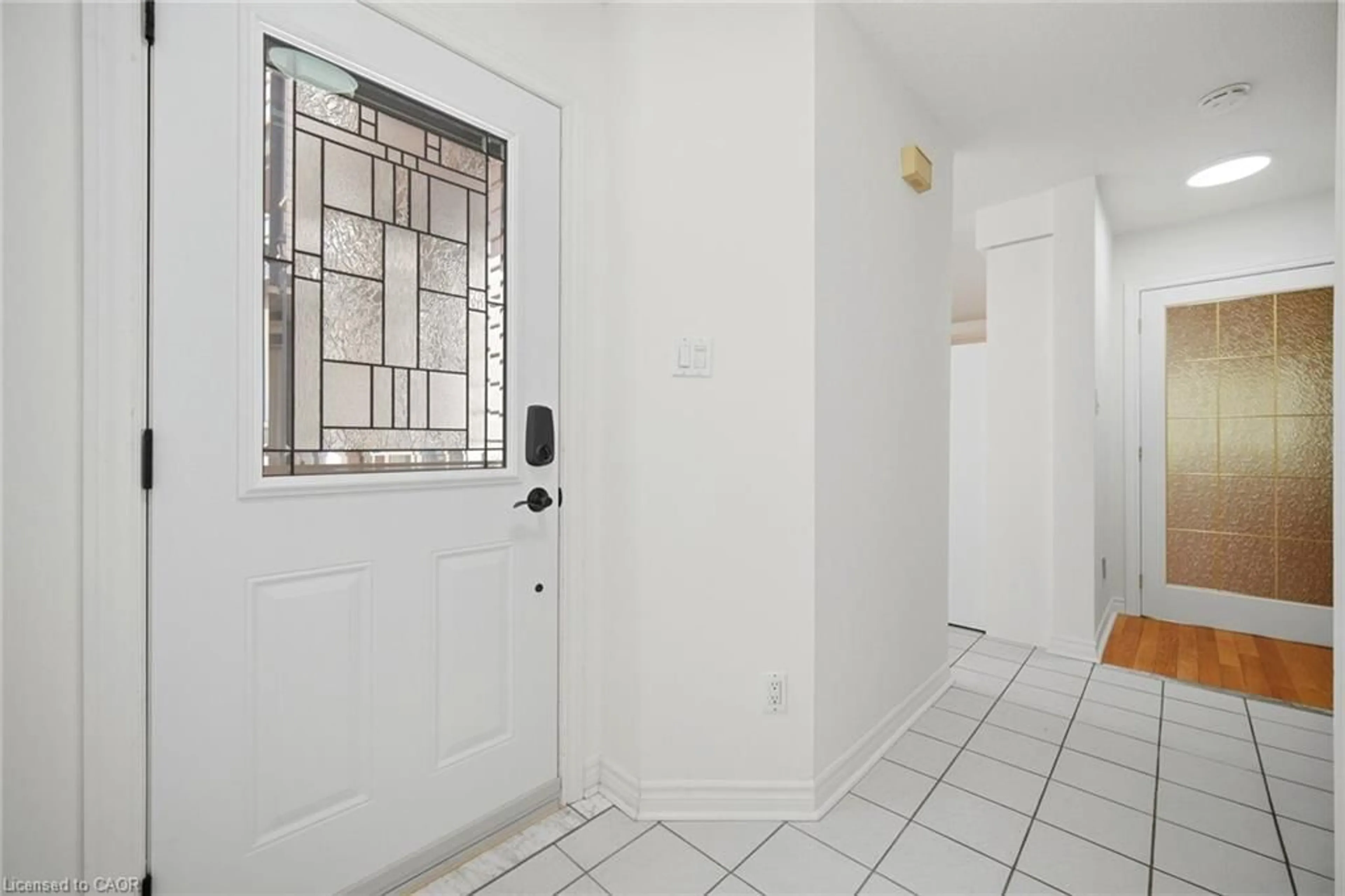 Indoor entryway for 2275 Credit Valley Rd #49, Mississauga Ontario L5M 4N5