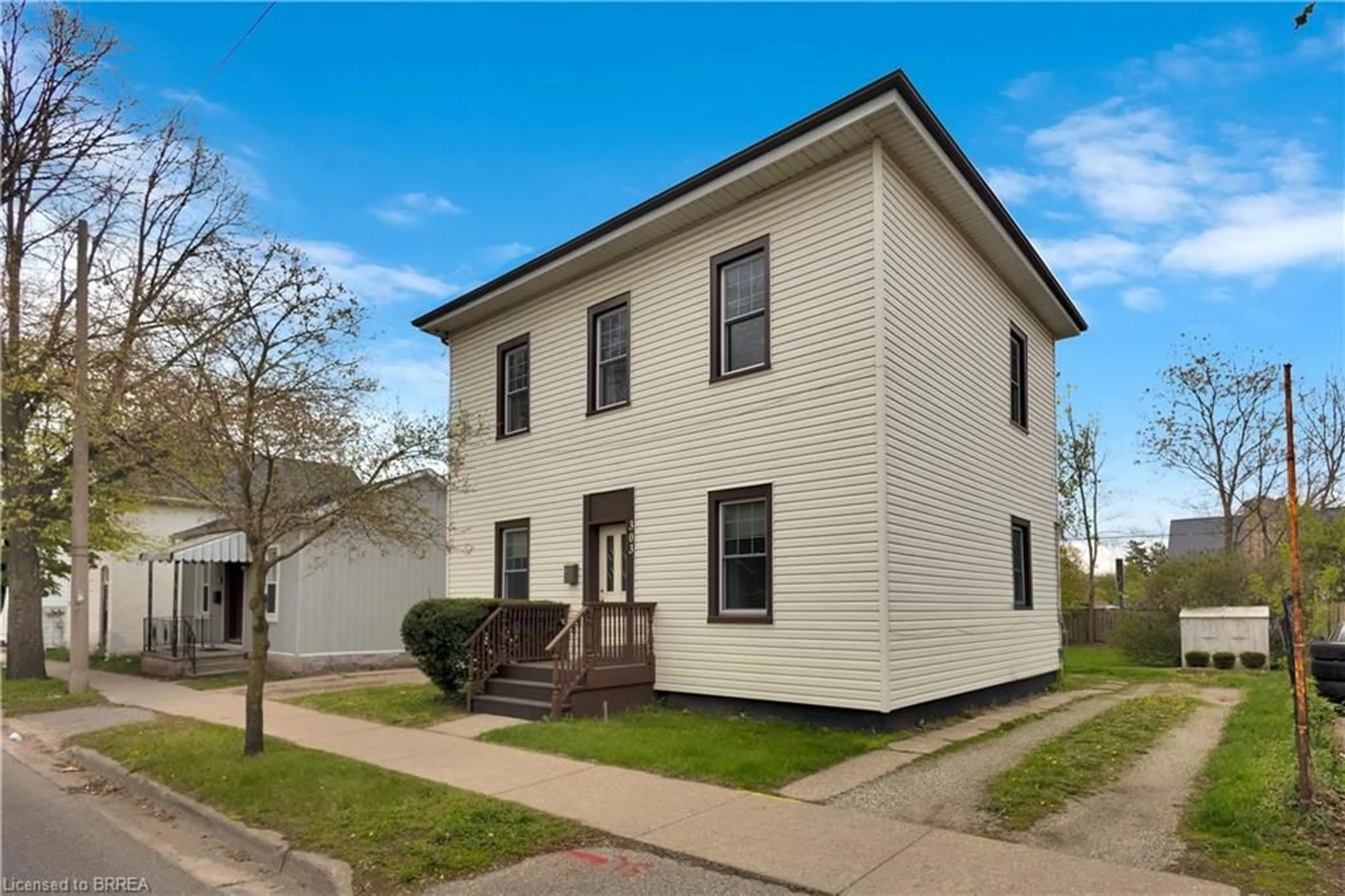 Home with brick exterior material, building for 303 Dalhousie St, Brantford Ontario N3S 3V6