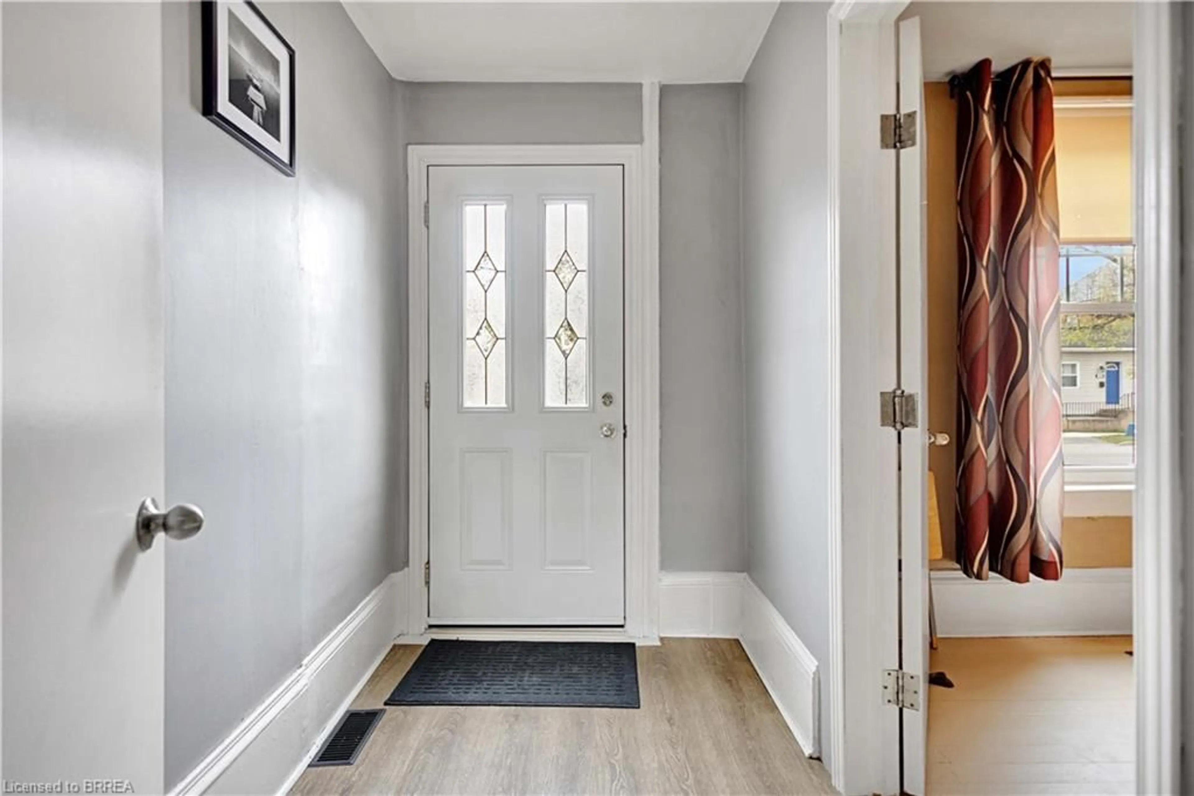 Indoor entryway for 303 Dalhousie St, Brantford Ontario N3S 3V6
