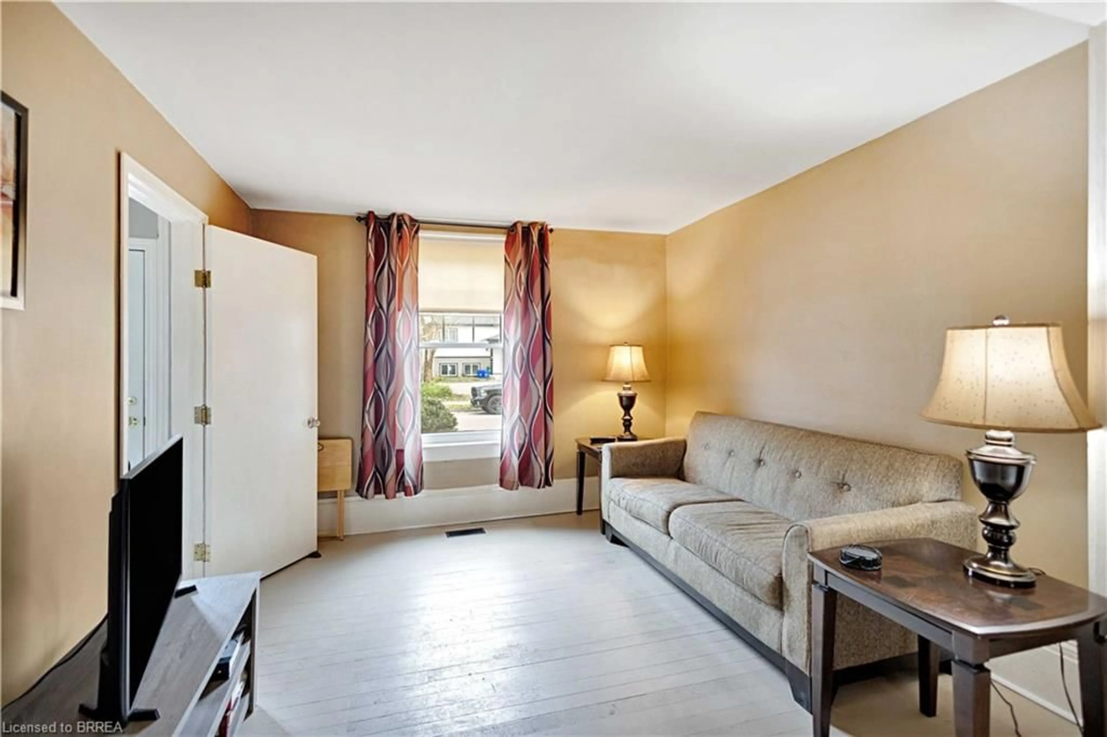 Living room with furniture, unknown for 303 Dalhousie St, Brantford Ontario N3S 3V6