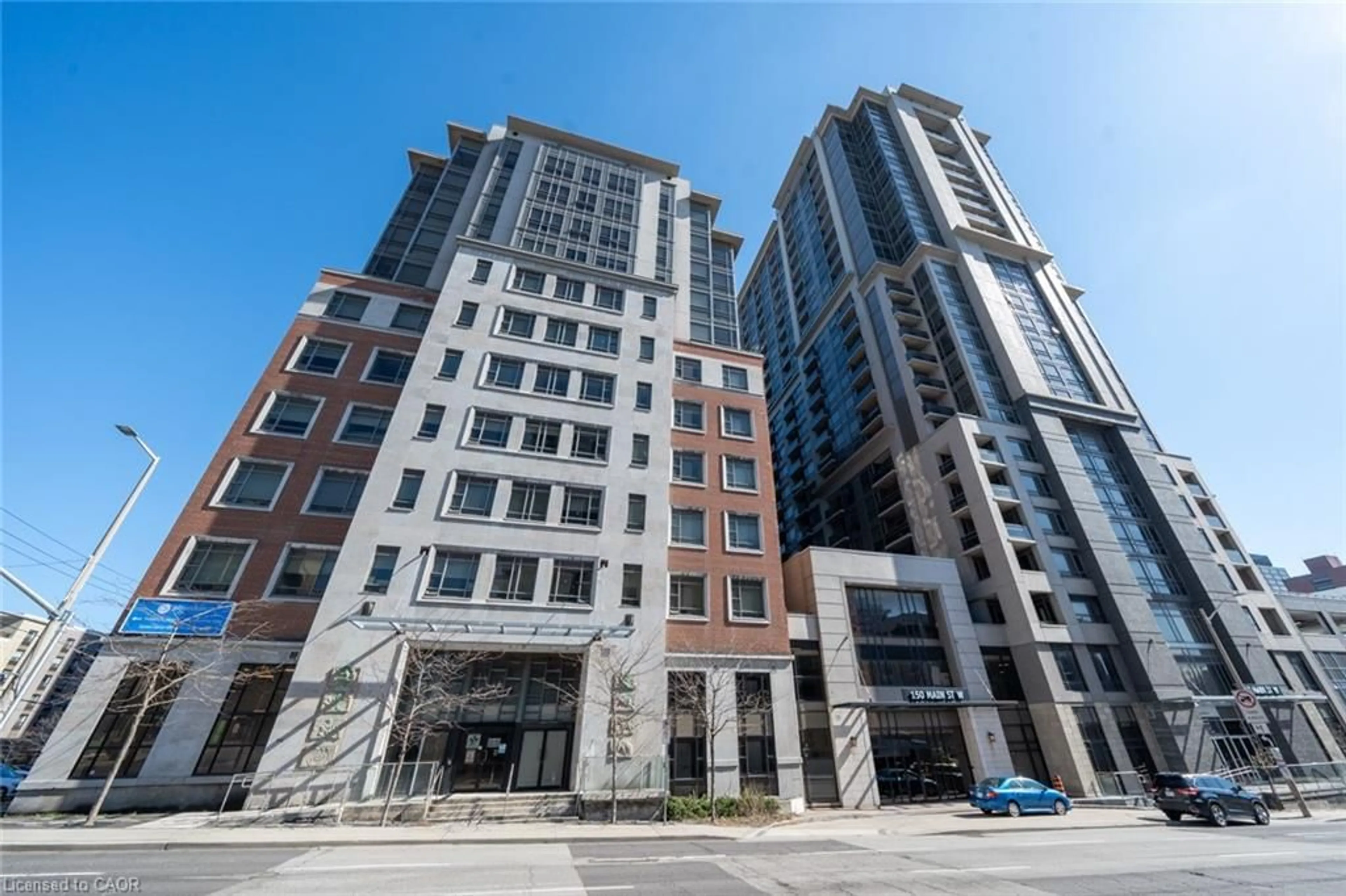 Indoor foyer for 150 Main St #PH3, Hamilton Ontario L8P 1H8