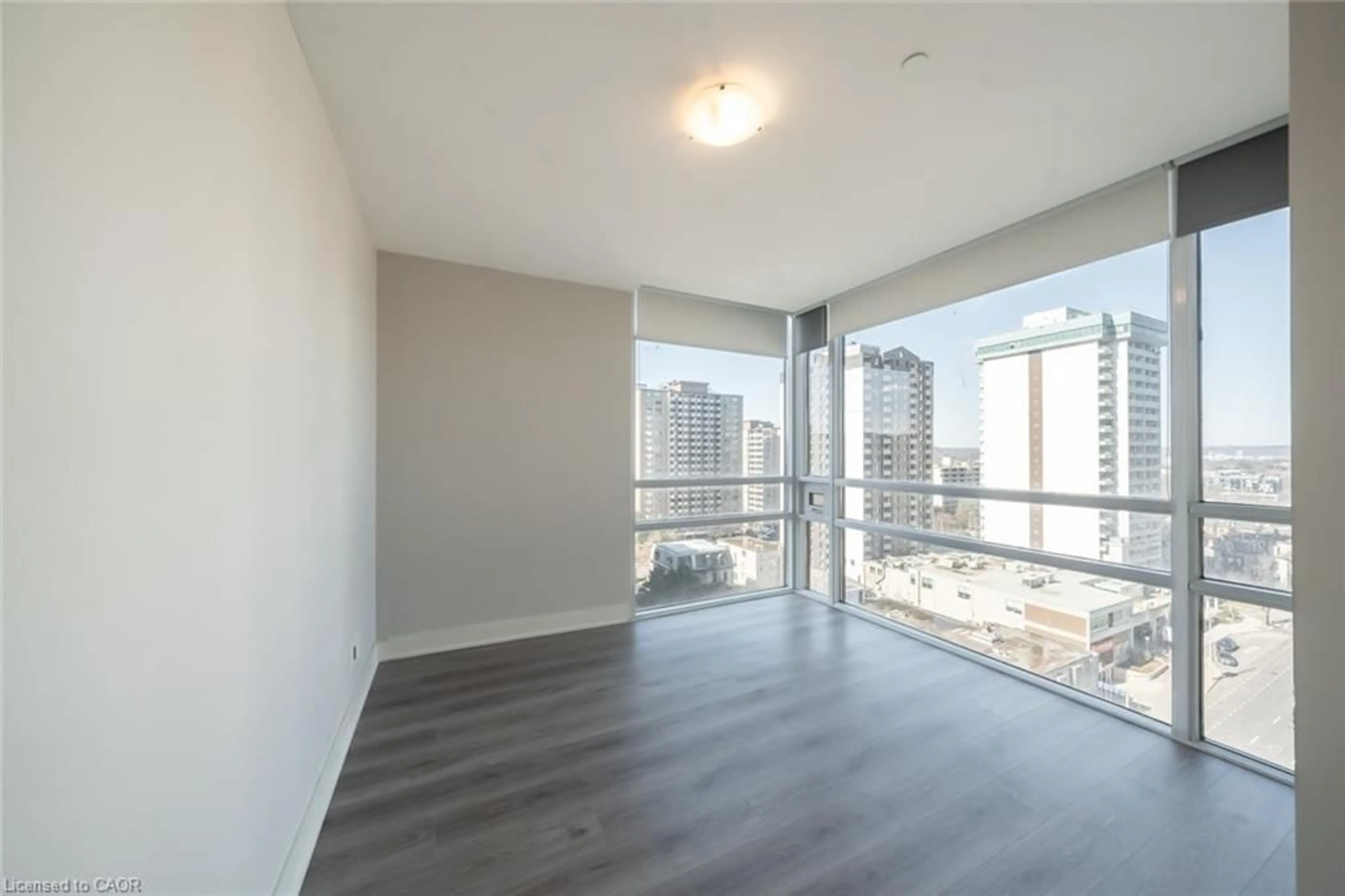A pic of a room for 150 Main St #PH3, Hamilton Ontario L8P 1H8