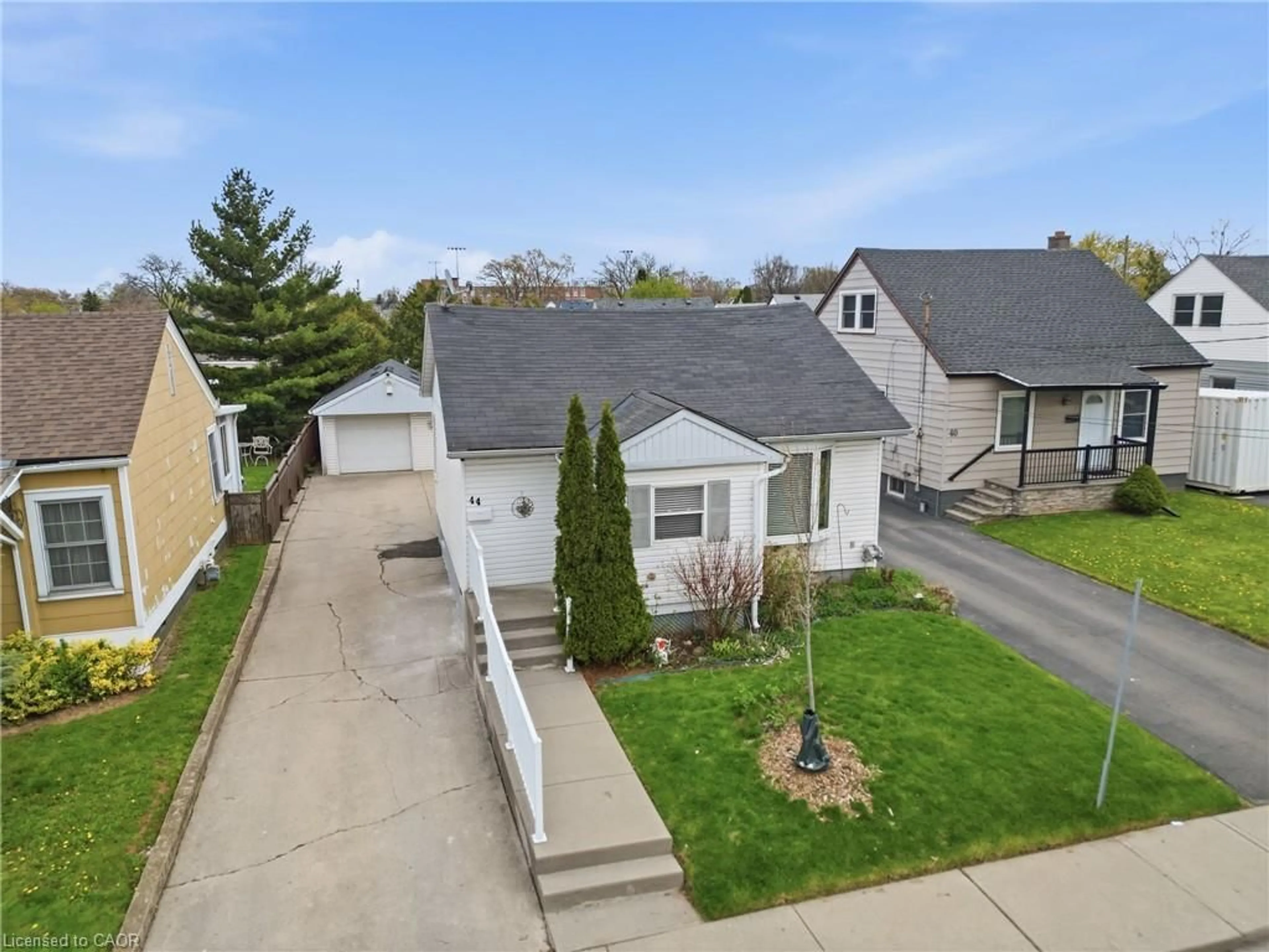 A pic from outside/outdoor area/front of a property/back of a property/a pic from drone, street for 44 Selkirk Ave, Hamilton Ontario L8H 5L7