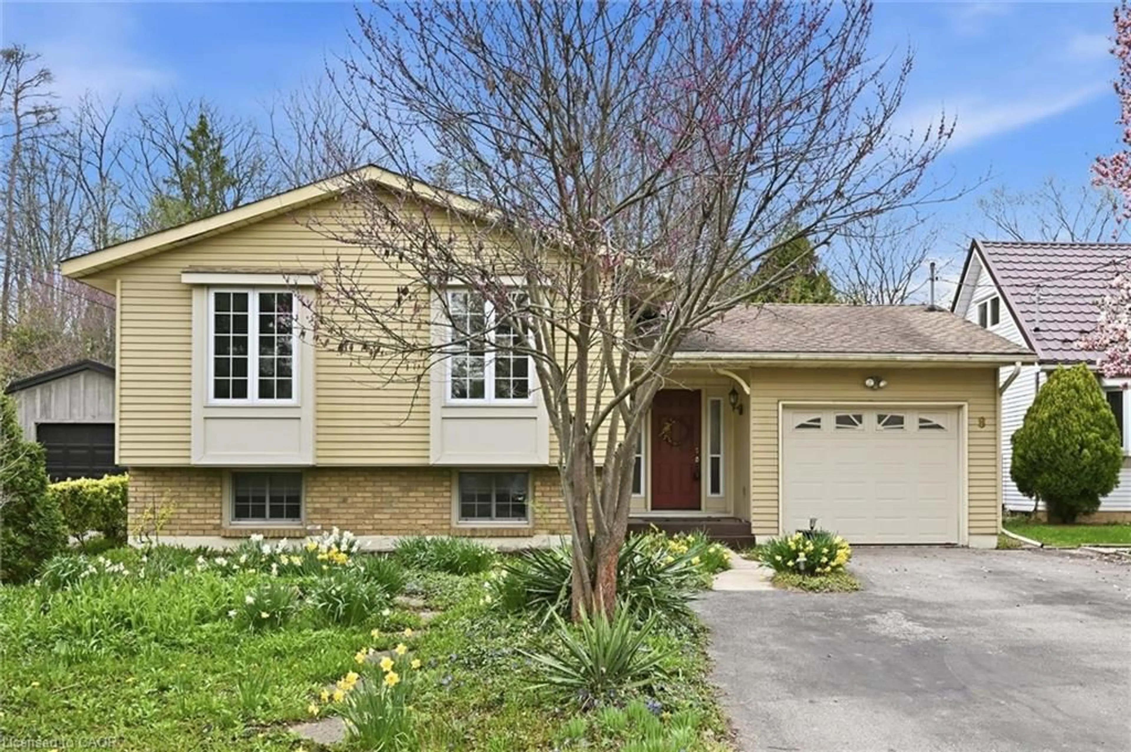 Home with brick exterior material, street for 8 Sullivan's Lane, Dundas Ontario L9H 5N7