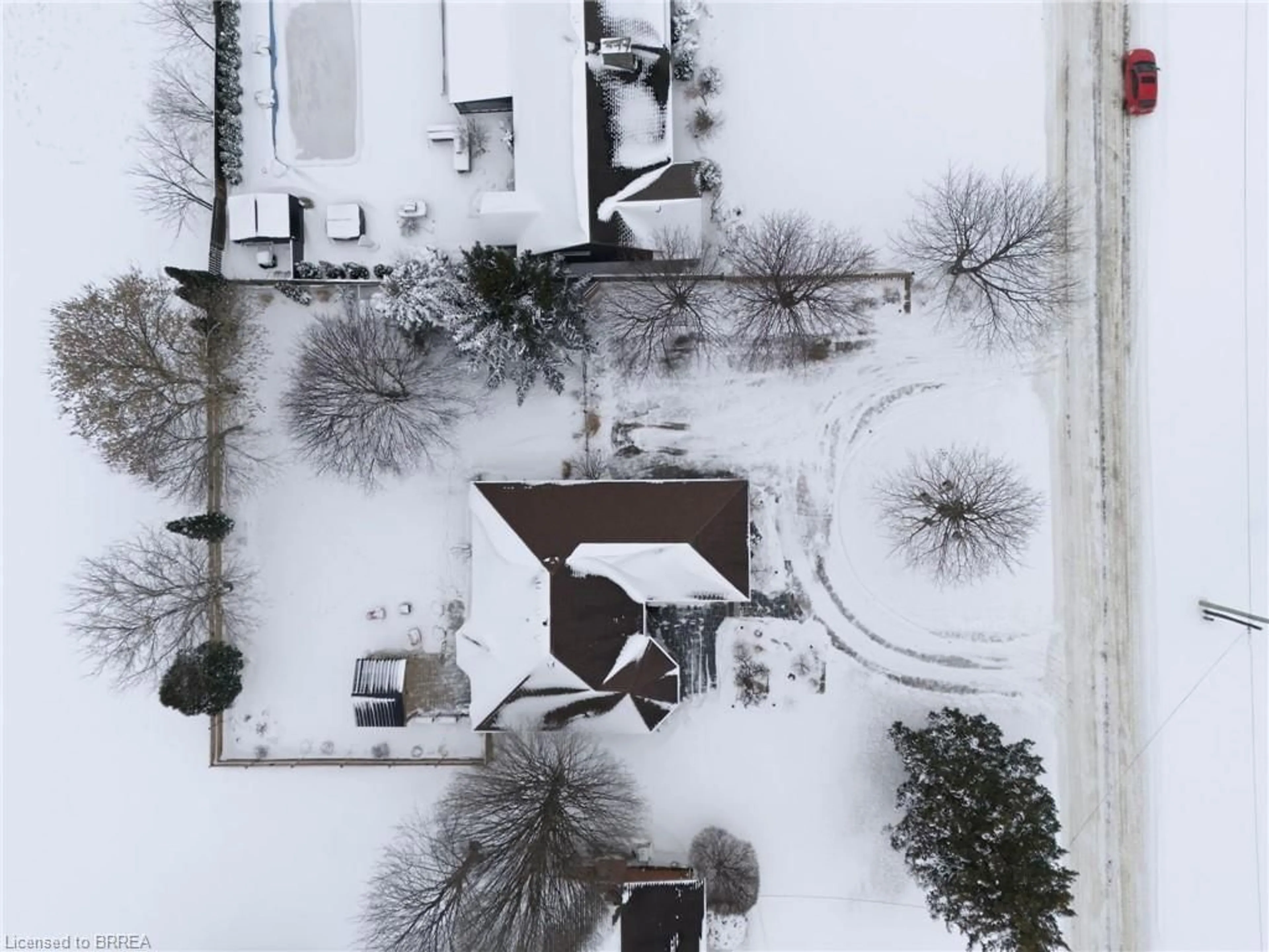 A pic from outside/outdoor area/front of a property/back of a property/a pic from drone, street for 270 Talbot St, Courtland Ontario N0J 1E0