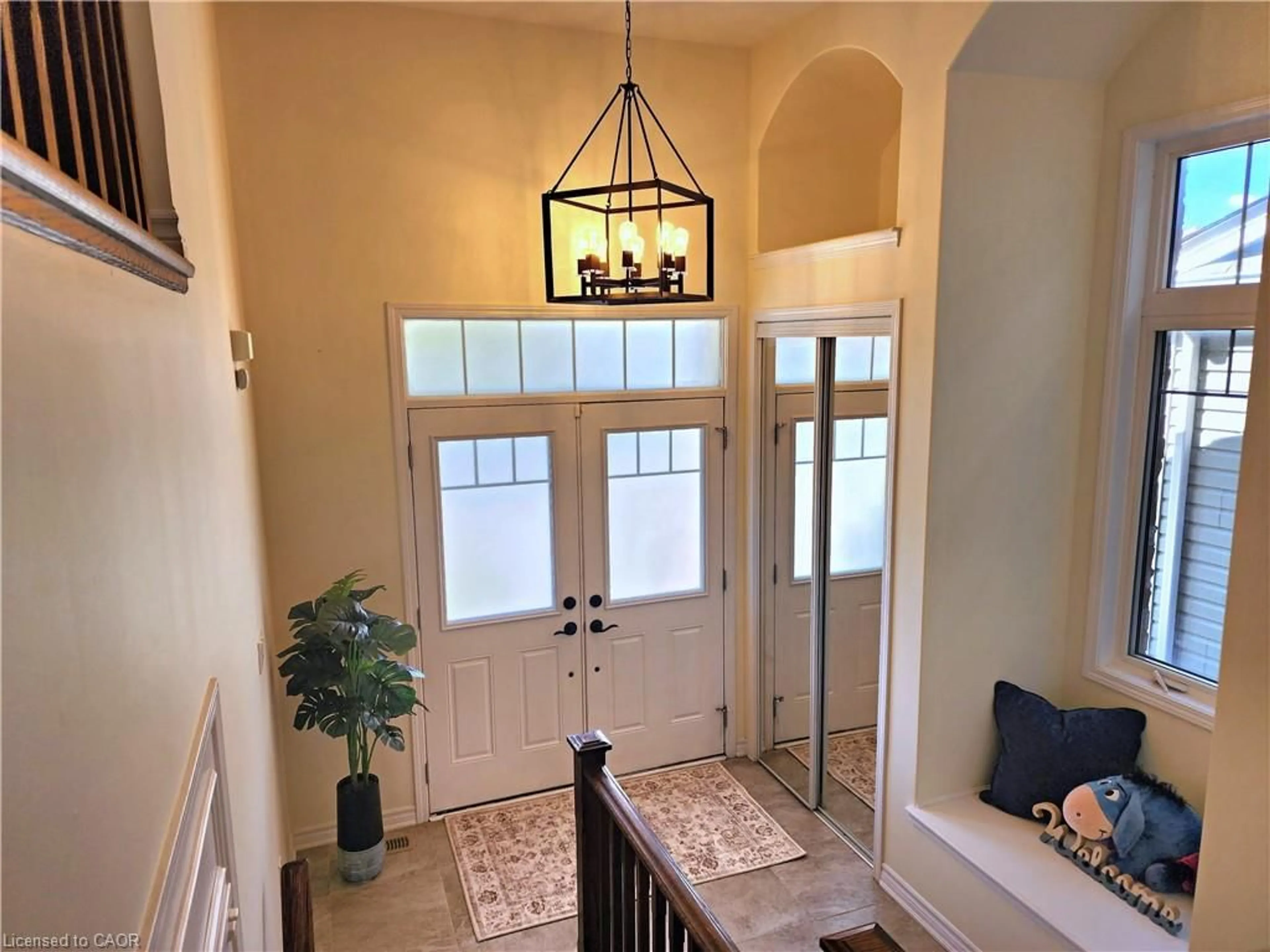 Indoor entryway for 259 Grovehill Cres, Kitchener Ontario N2R 0K8