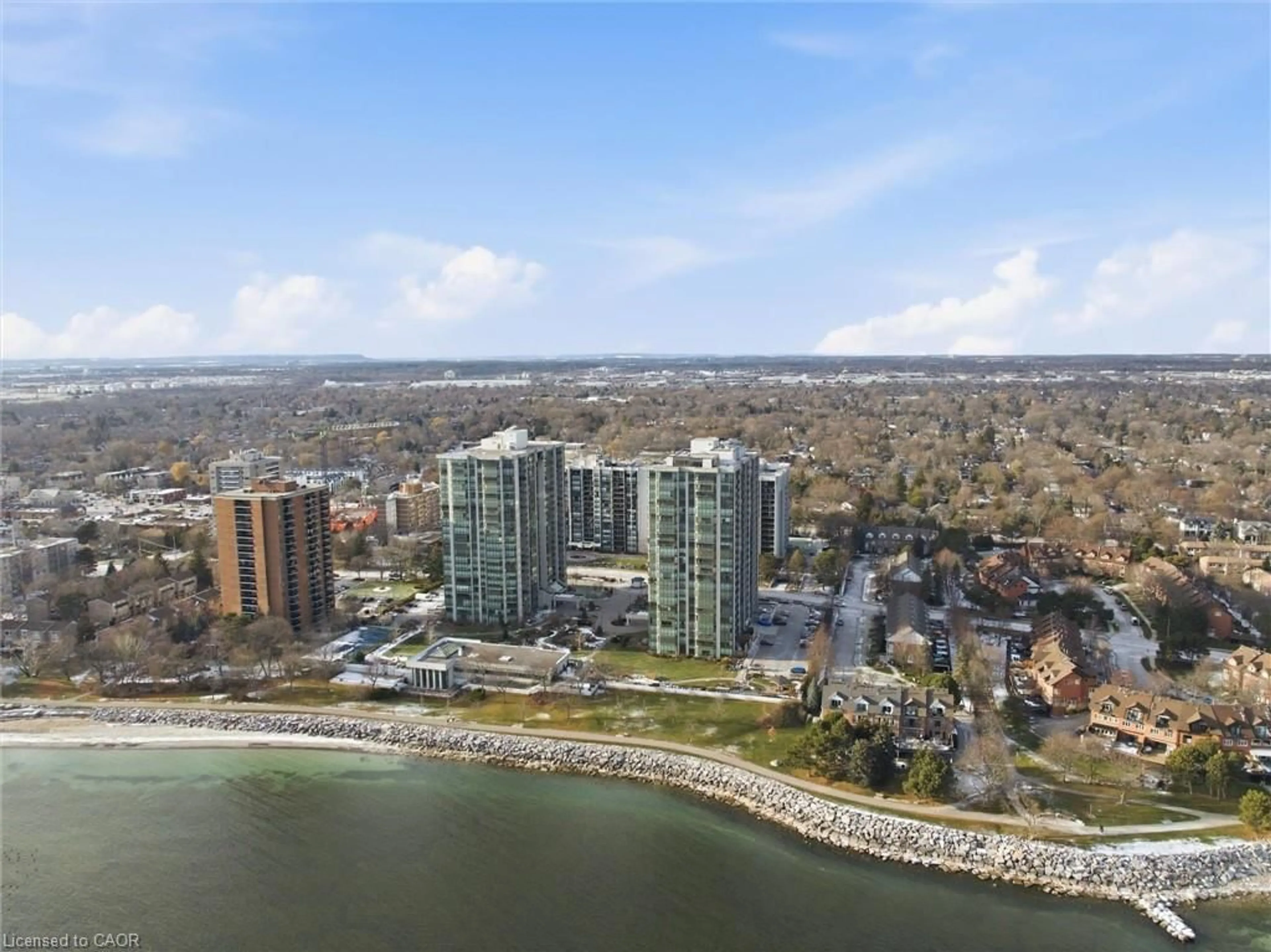 A pic from outside/outdoor area/front of a property/back of a property/a pic from drone, water/lake/river/ocean view for 2170 Marine Dr #1808, Oakville Ontario L6L 5V1