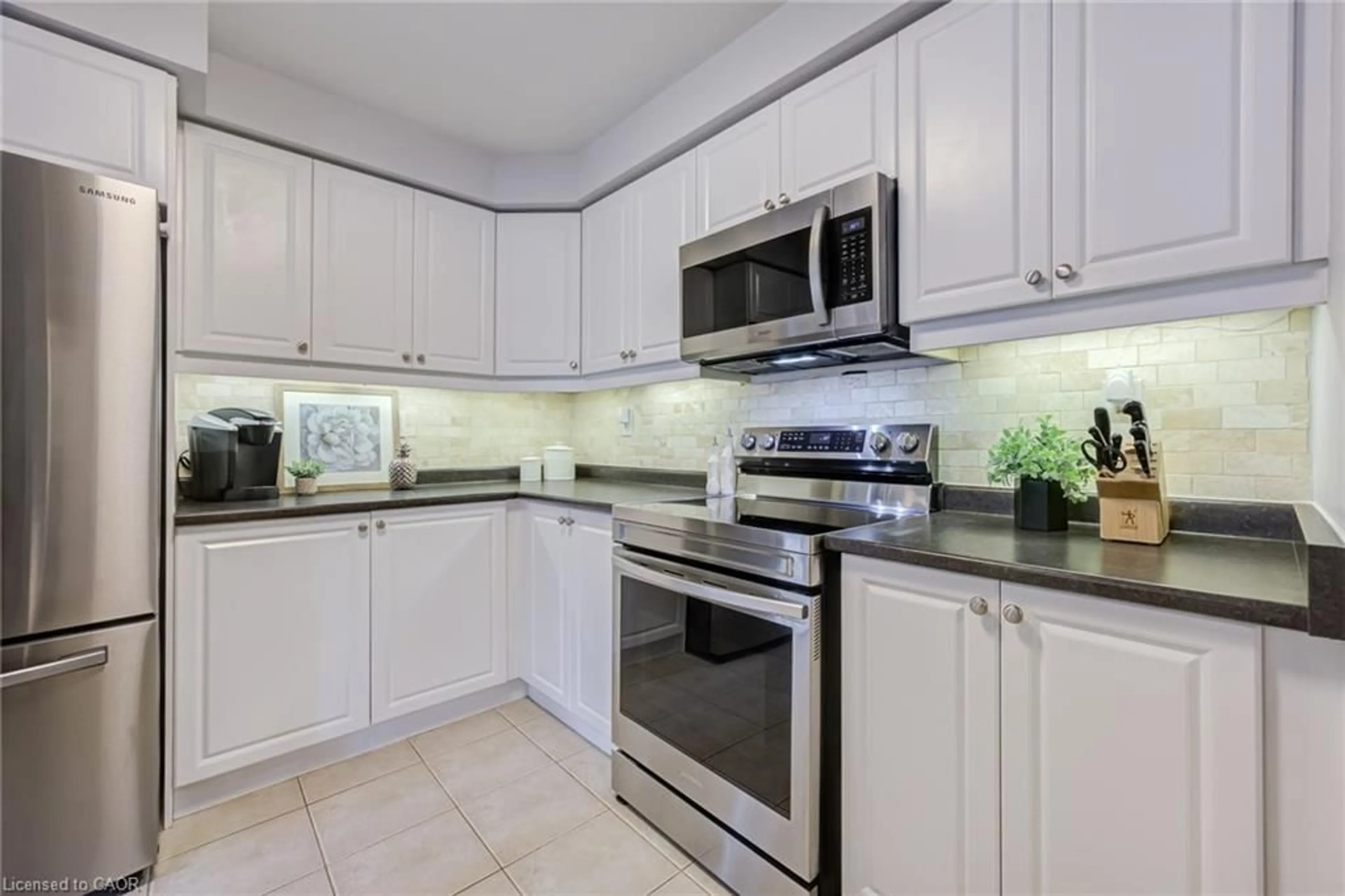 Standard kitchen, ceramic/tile floor for 766 Challinor Terr, Milton Ontario L9T 7V5