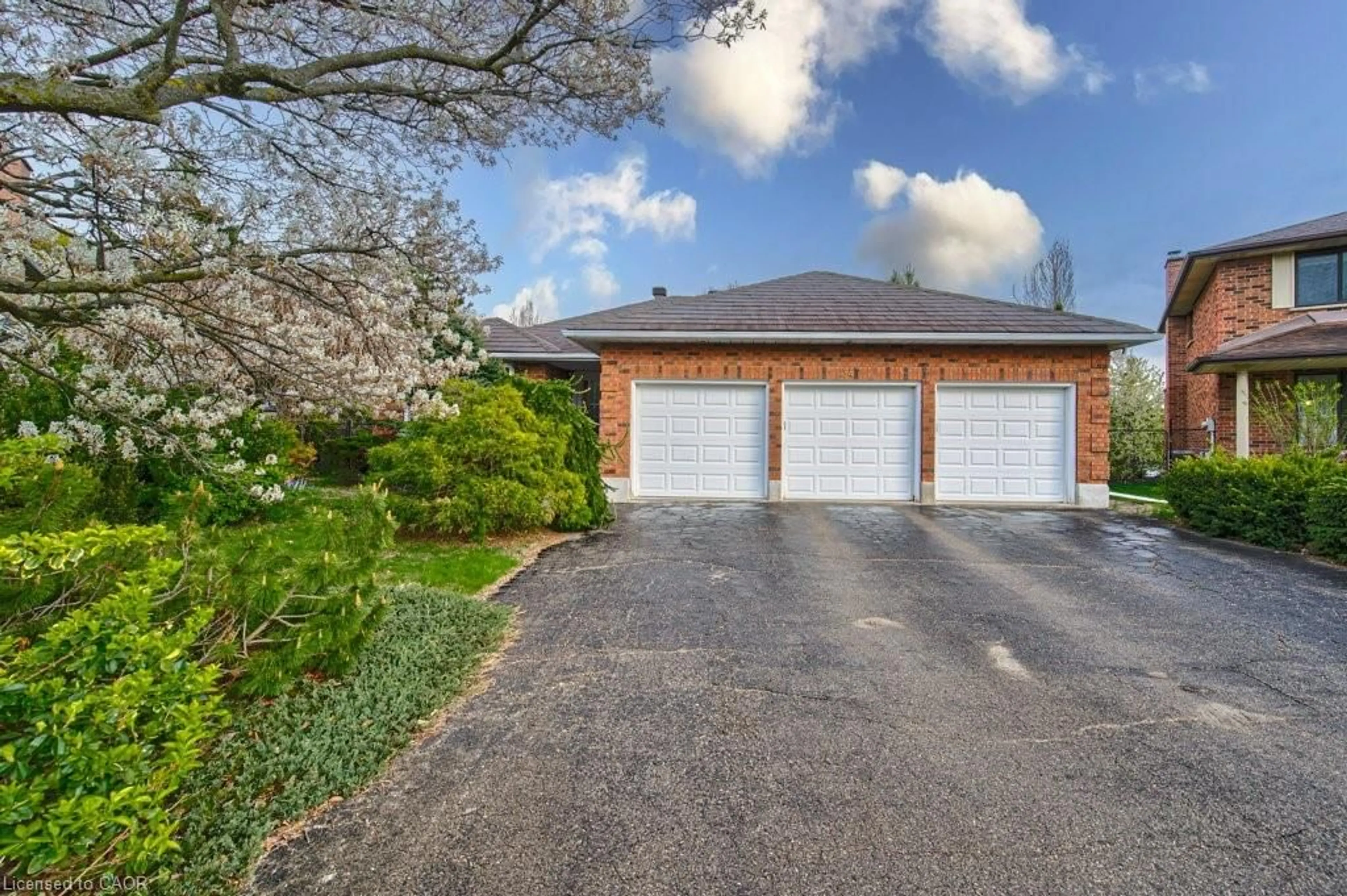 Unknown for 247 Rolling Acres Crt, Kitchener Ontario N2A 3W5