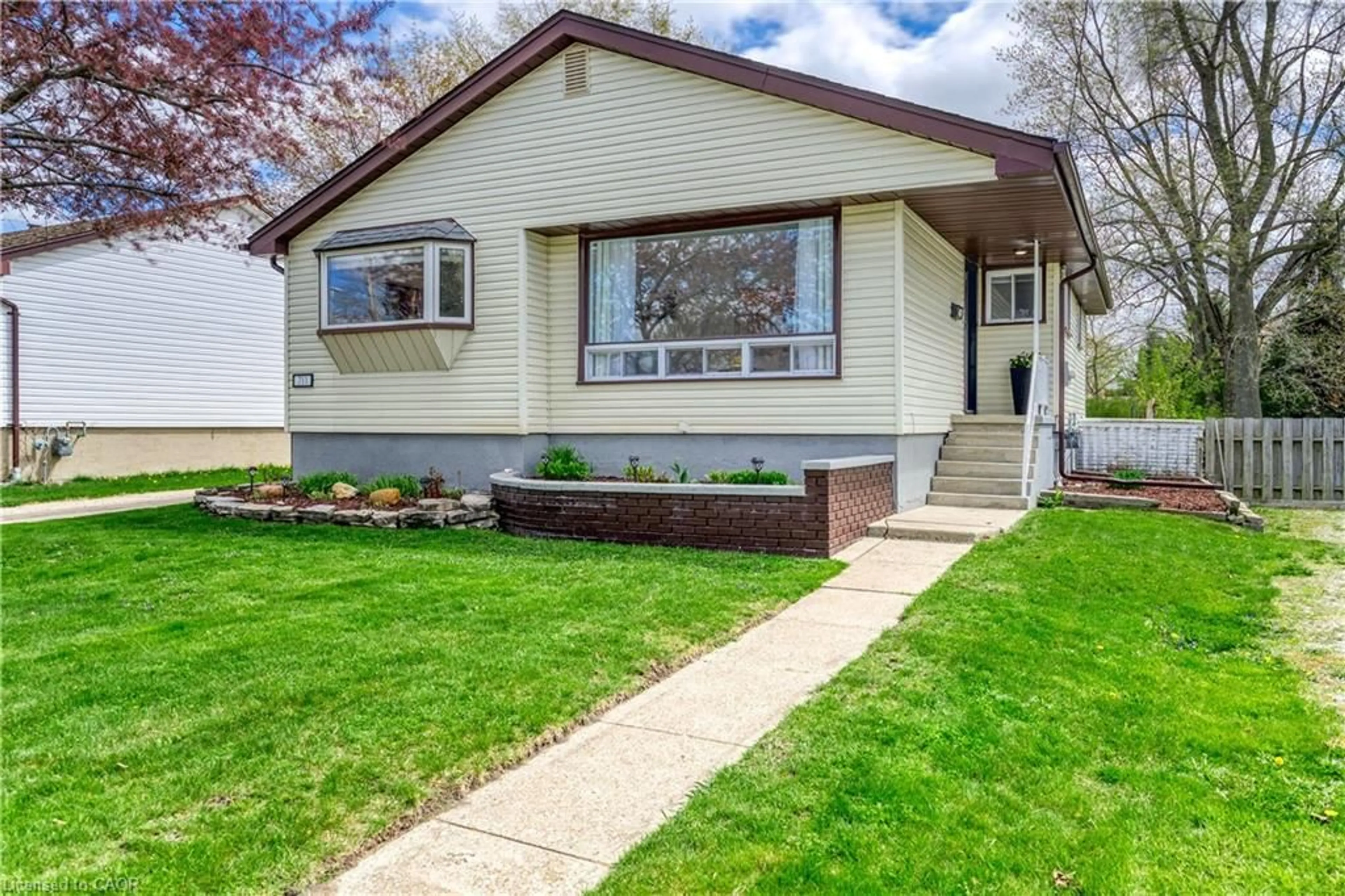 Home with vinyl exterior material, street for 711 Michigan Ave, Point Edward Ontario N7V 1G9