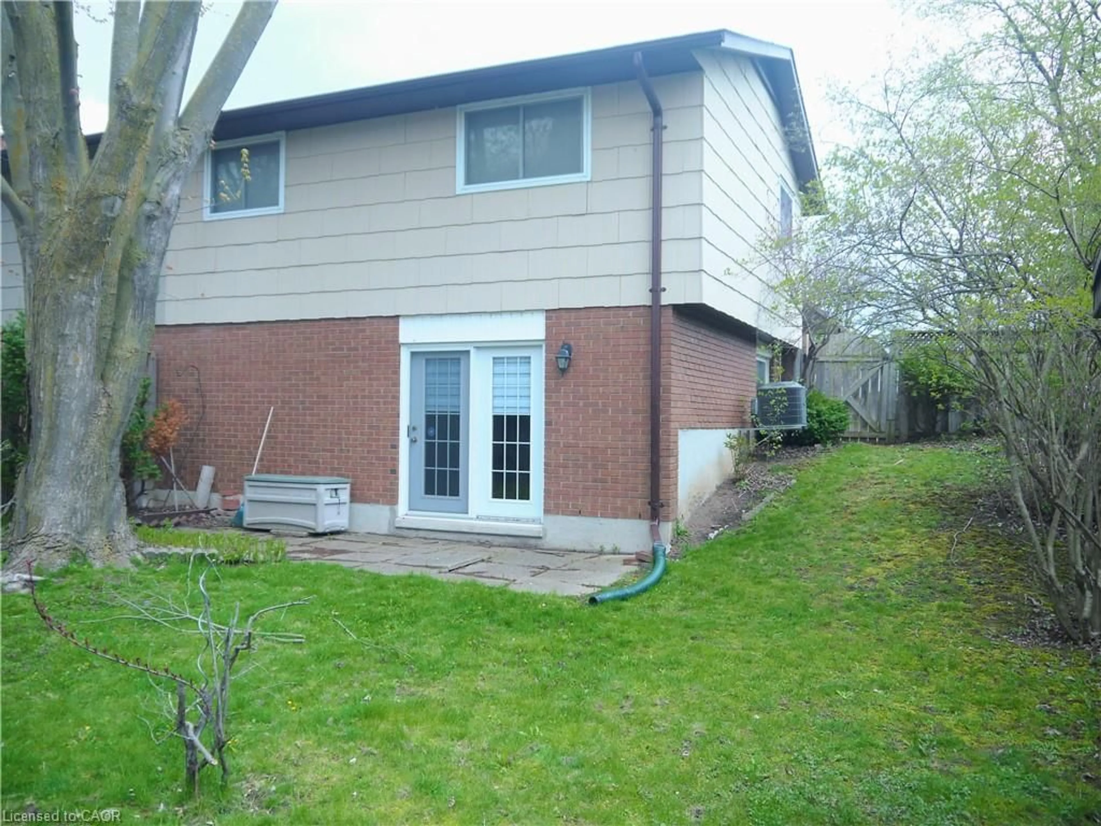 Unknown for 33 Manor Dr, Kitchener Ontario N2A 2T9