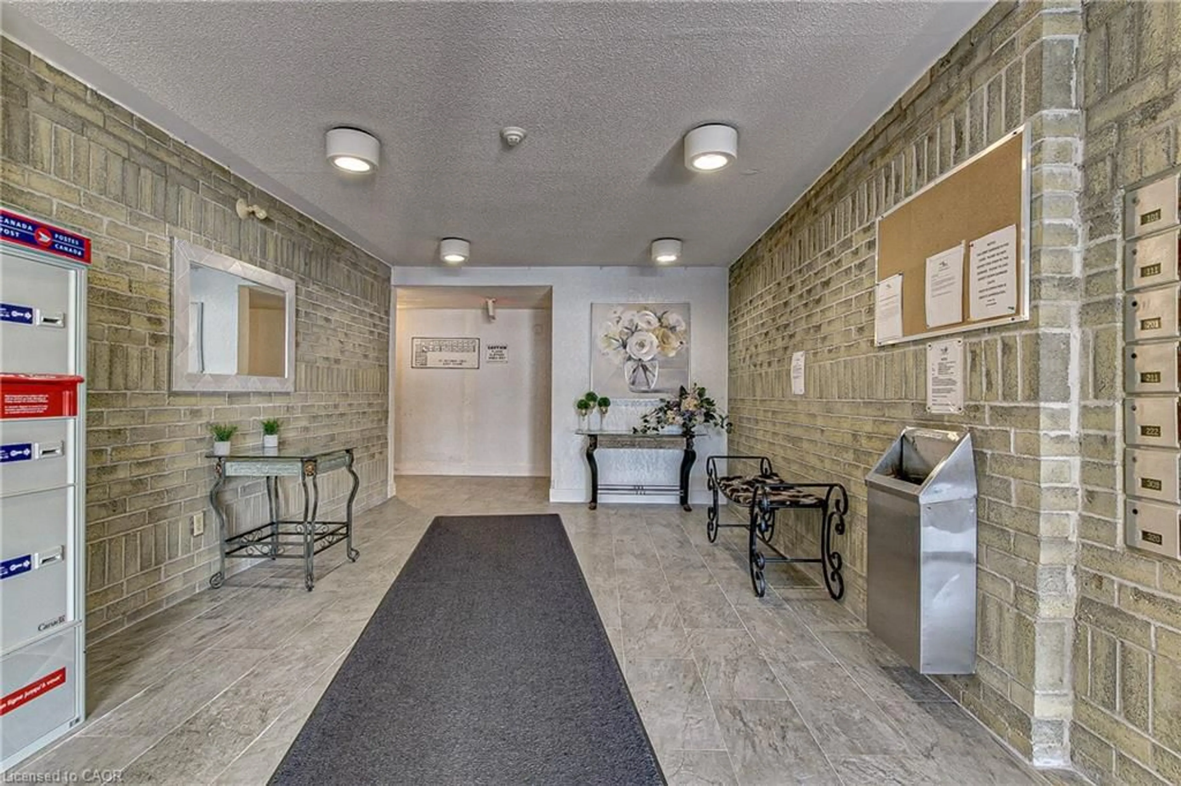 Indoor foyer for 725 Deveron Cres #108, London Ontario N5Z 4X3