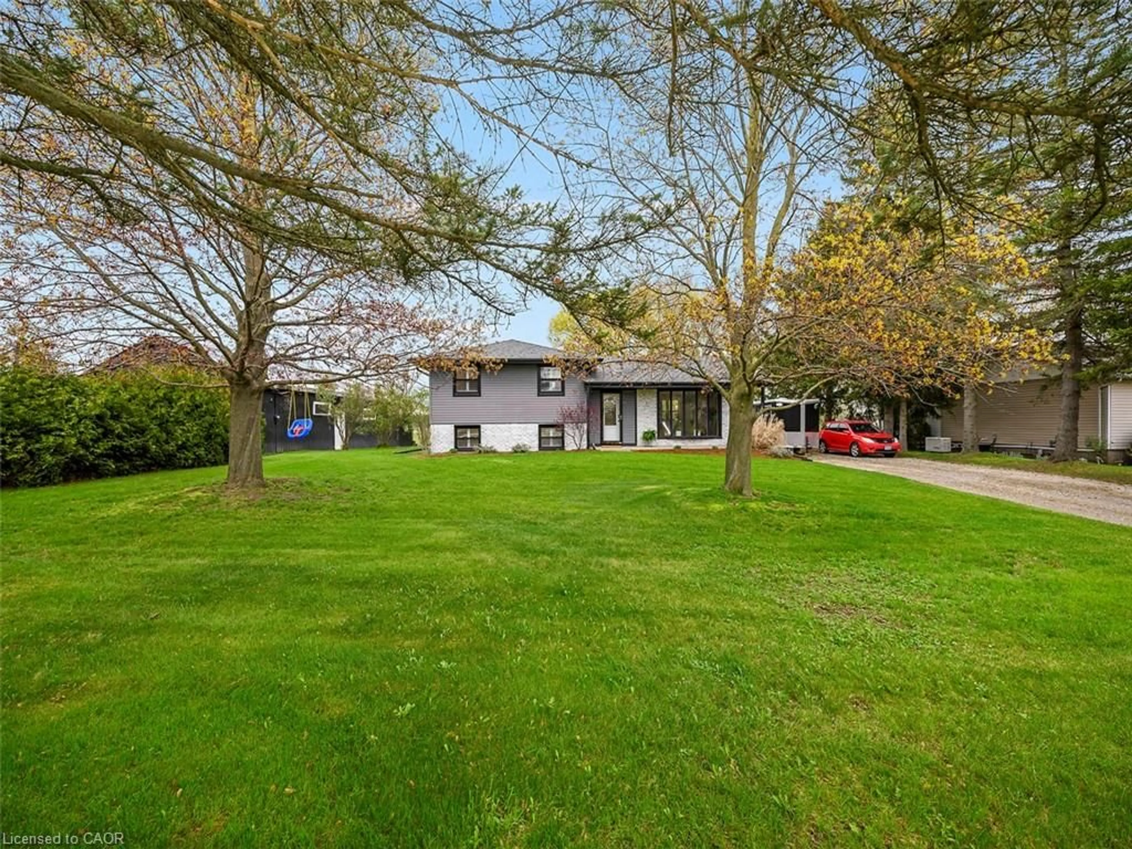 A pic from outside/outdoor area/front of a property/back of a property/a pic from drone, street for 11 War Rd, Brantford Ontario N3T 5L6