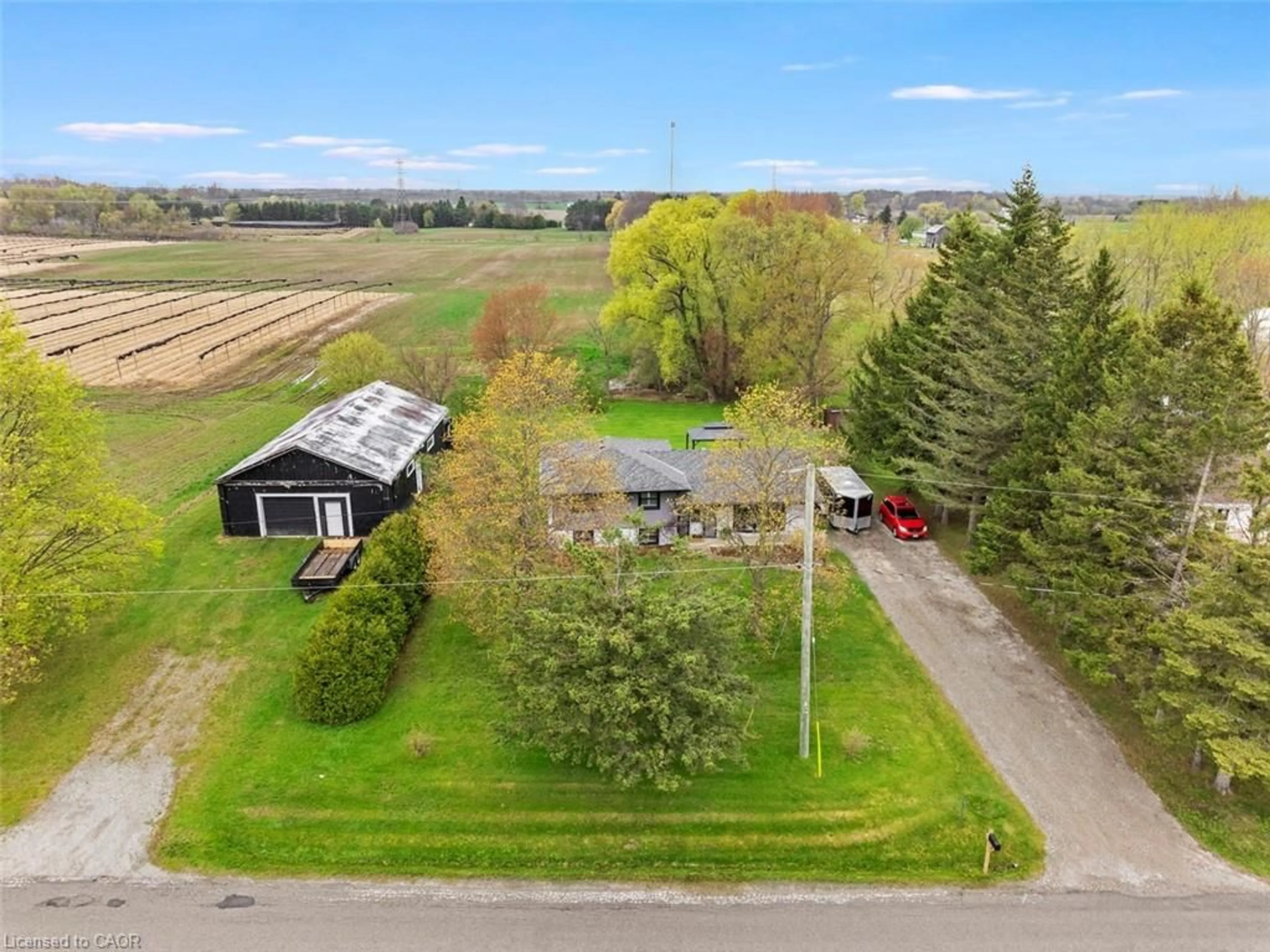 A pic from outside/outdoor area/front of a property/back of a property/a pic from drone, unknown for 11 War Rd, Brantford Ontario N3T 5L6