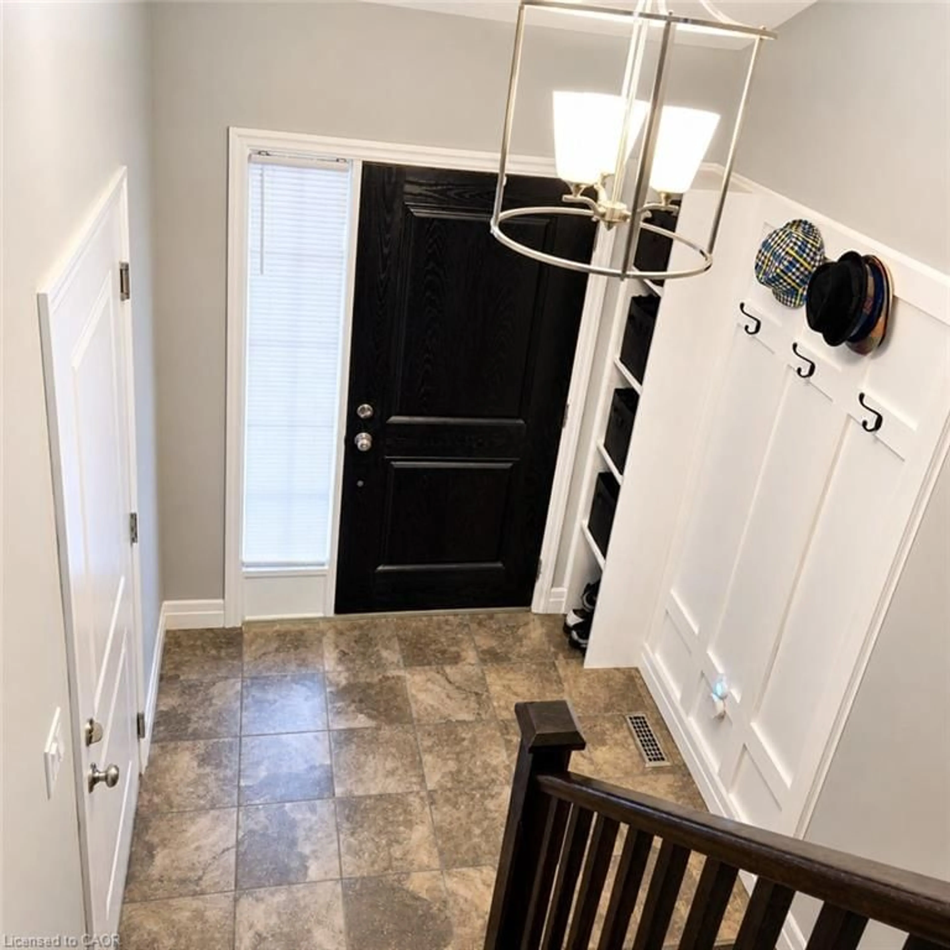 Indoor entryway for 70 Halliday Dr, Tavistock Ontario N0B 2R0