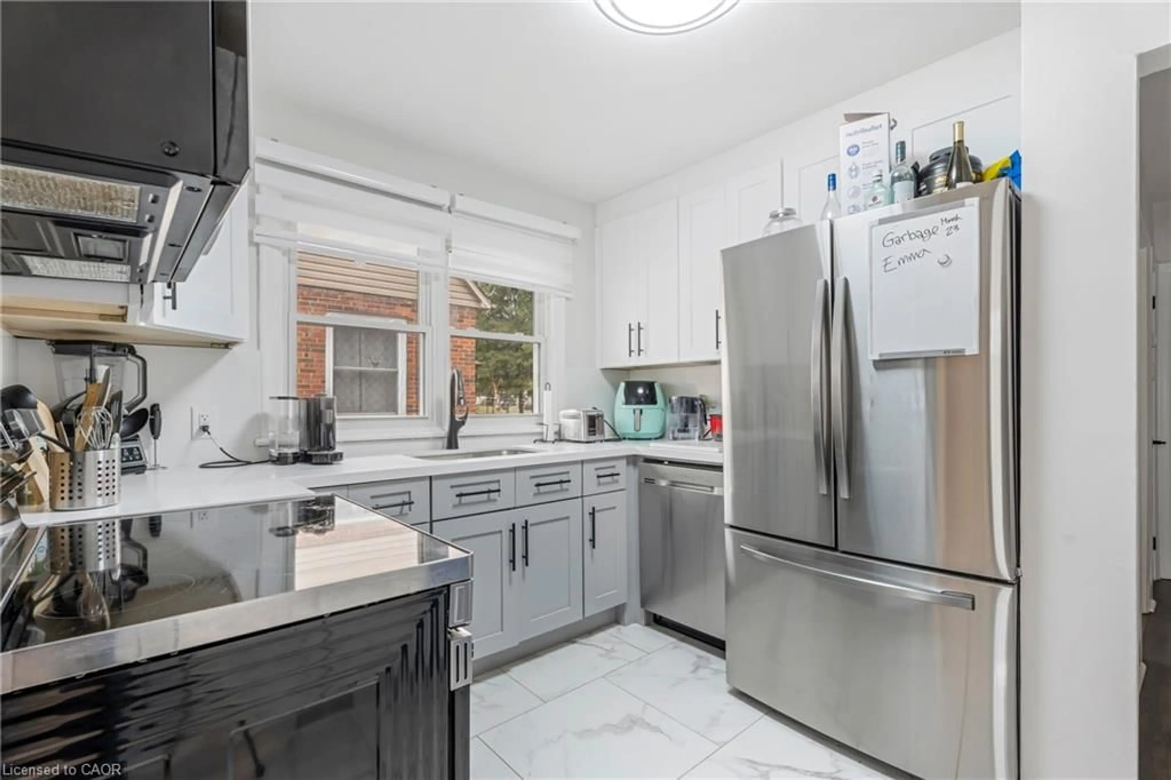 Standard kitchen, ceramic/tile floor for 284 Bowman St, Hamilton Ontario L8S 2V3