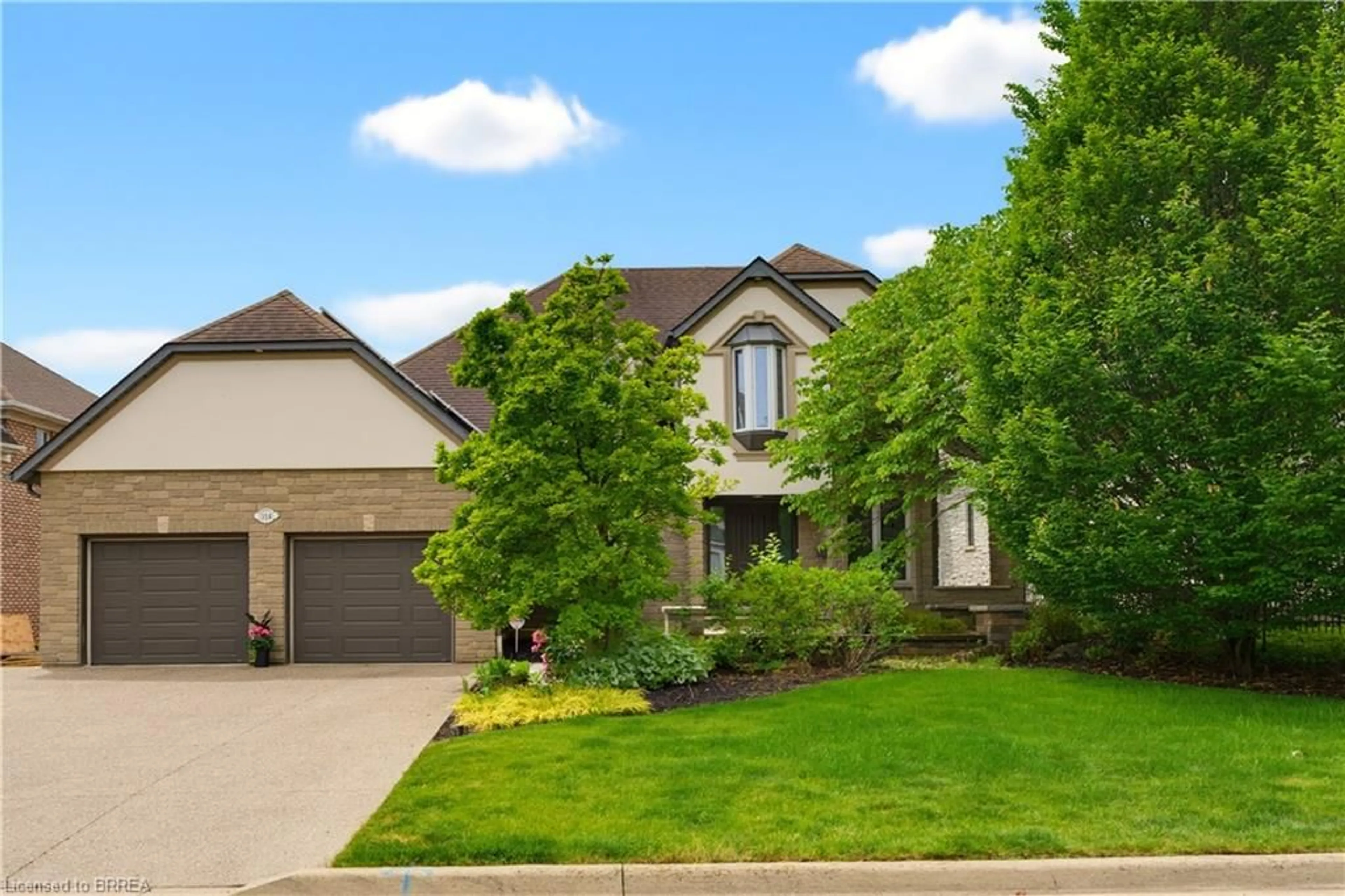 Home with brick exterior material, street for 114 Jerome Park Dr, Dundas Ontario L9H 6H3